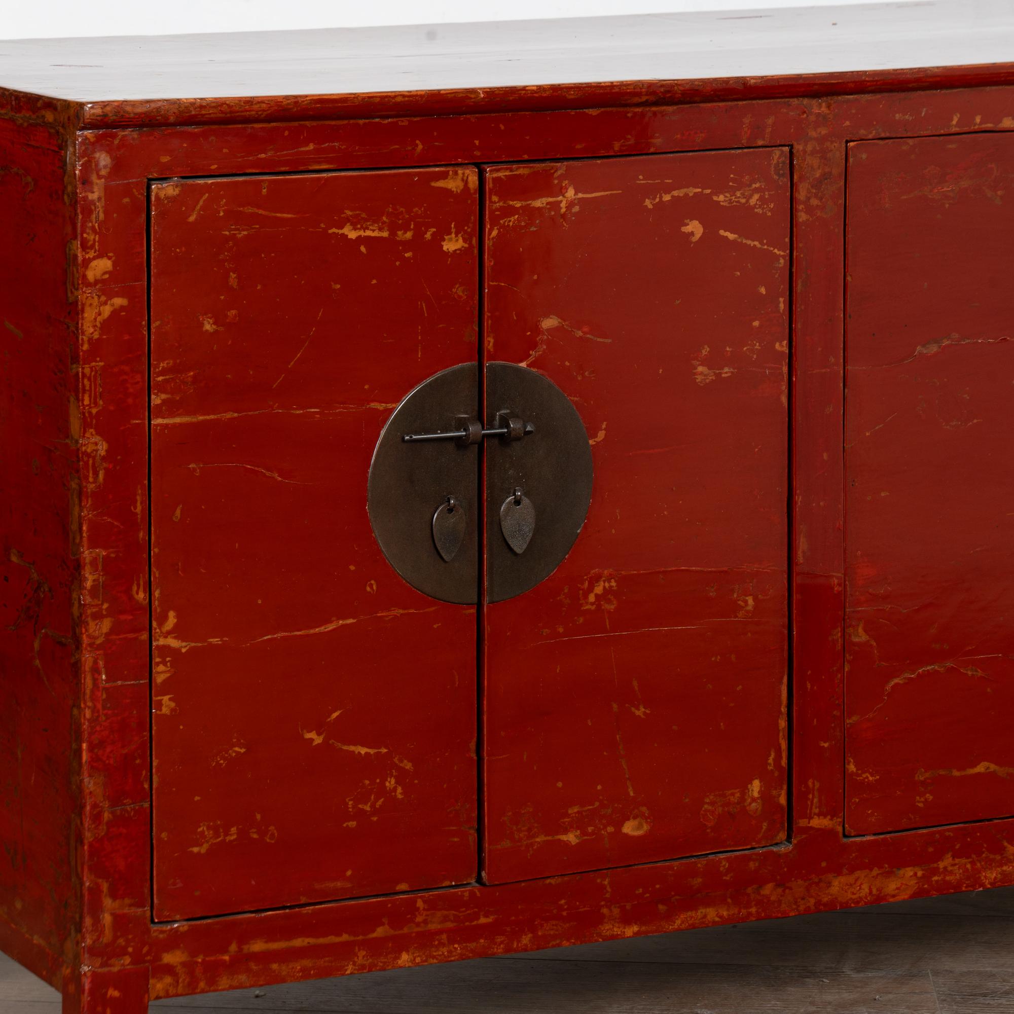 19th Century Red Lacquer Chinese Console Cabinet Sideboard in vendita 1