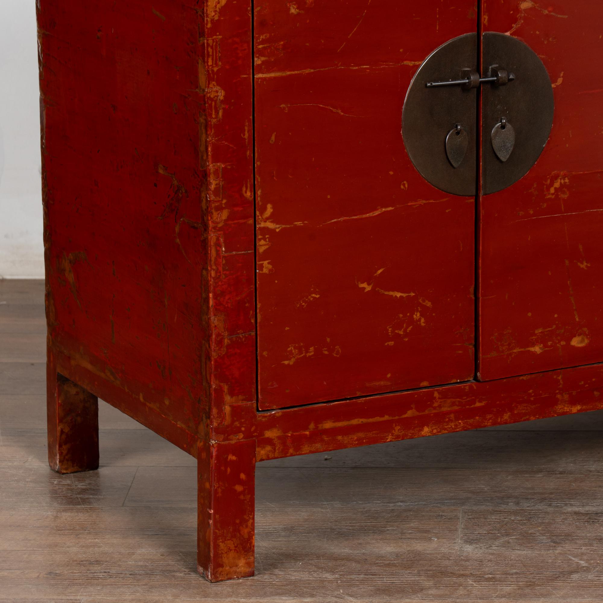 19th Century Red Lacquer Chinese Console Cabinet Sideboard in vendita 2