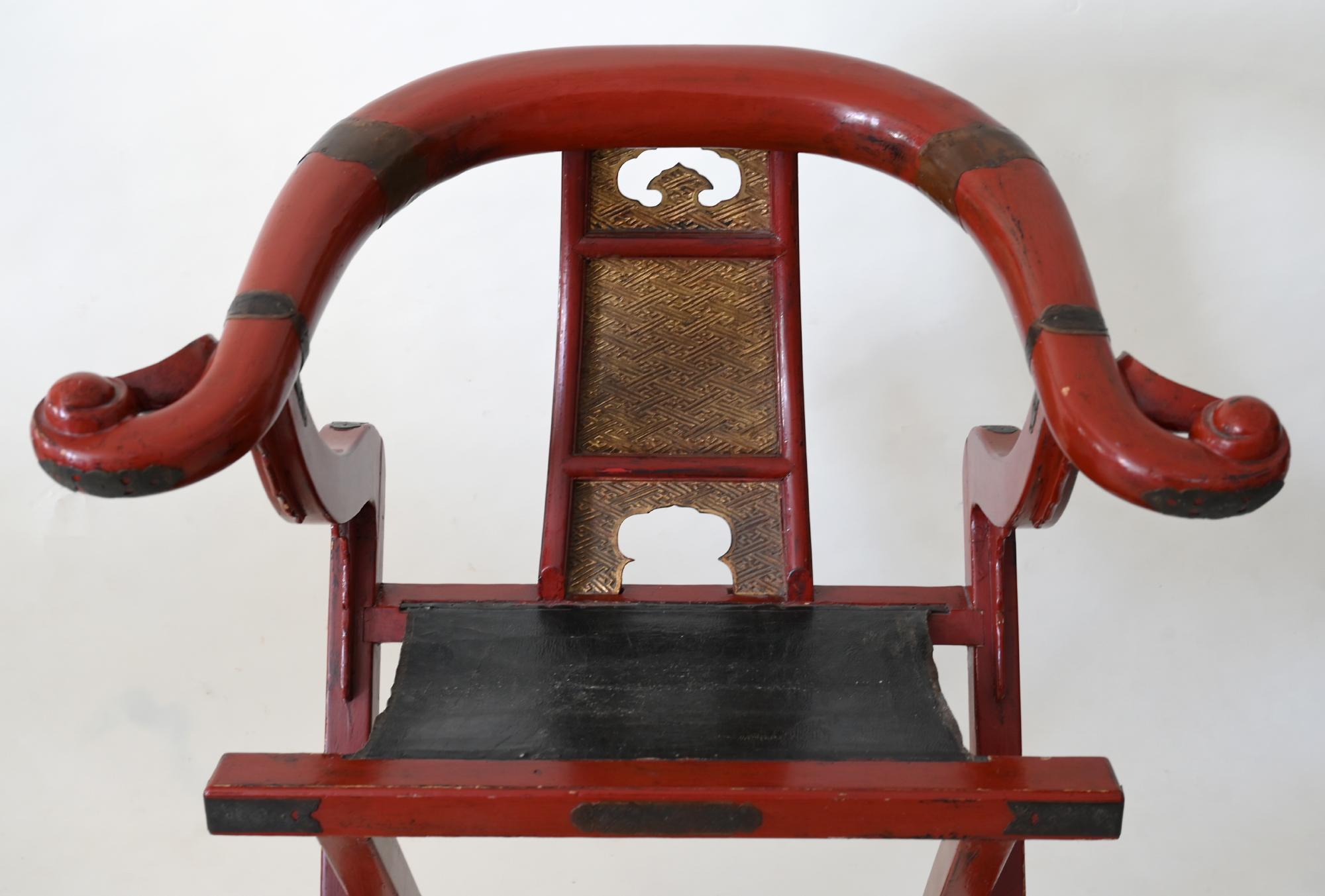 Klappbarer chinesischer Lack-Stuhl mit runder Rückenlehne, 19. Jahrhundert im Zustand „Gut“ im Angebot in Epfach, DE