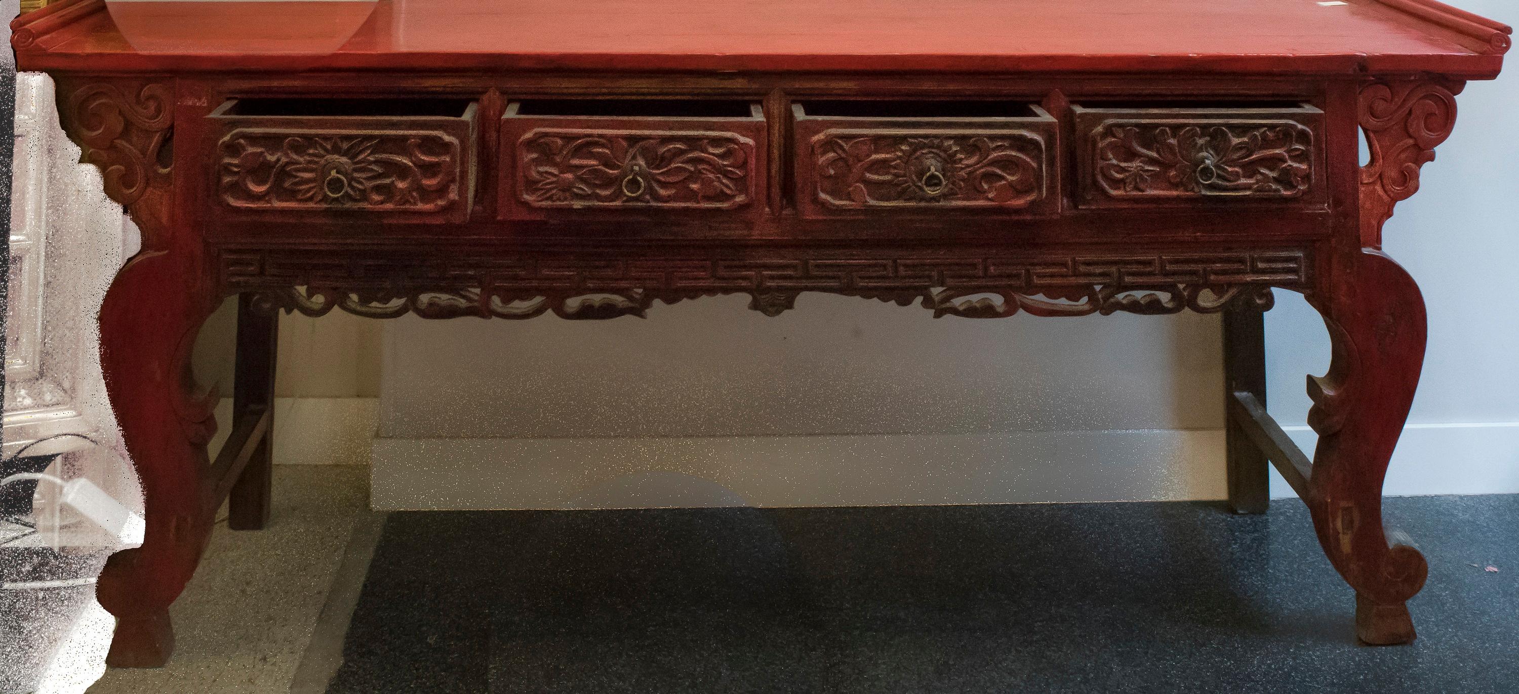 Stunning 19th century red lacquered and carved Chinese console, with four drawers.
From a very important French private collection in Bordeaux.
Very good condition.