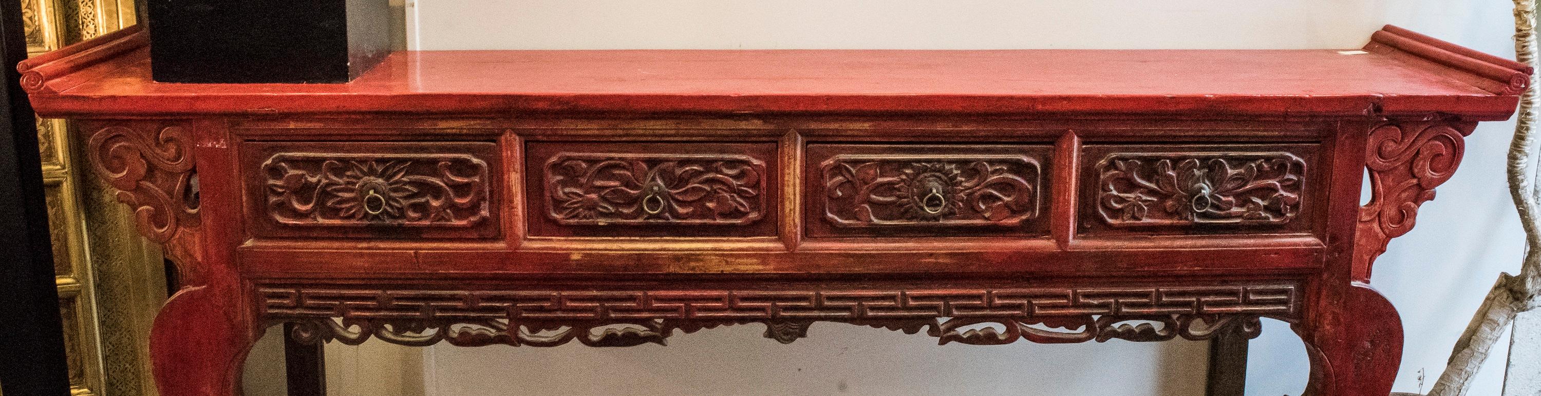 19th Century Red Lacquered and Carved Chinese Console In Excellent Condition In Valladolid, ES