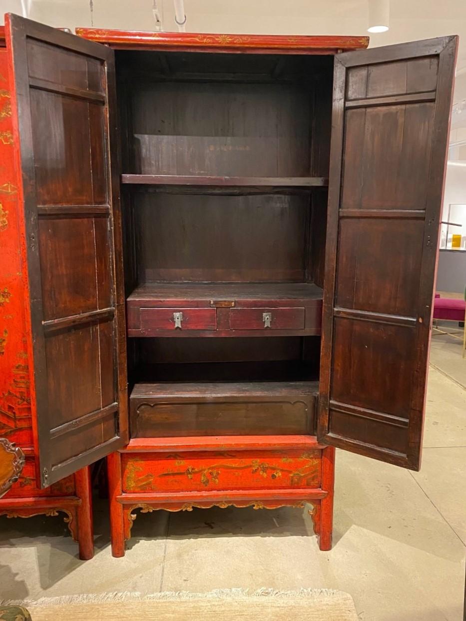 19th Century Red Lacquered Chinese Cabinet with Chinoiserie Decoration In Good Condition For Sale In North Salem, NY