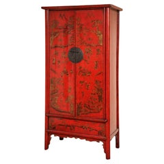 Armoire chinoise laquée rouge du 19ème siècle avec décoration de chinoiseries
