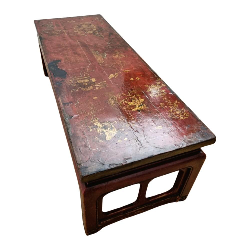 Fin du XIXe siècle Table basse chinoise laquée rouge du 19ème siècle de la province de Shanxi