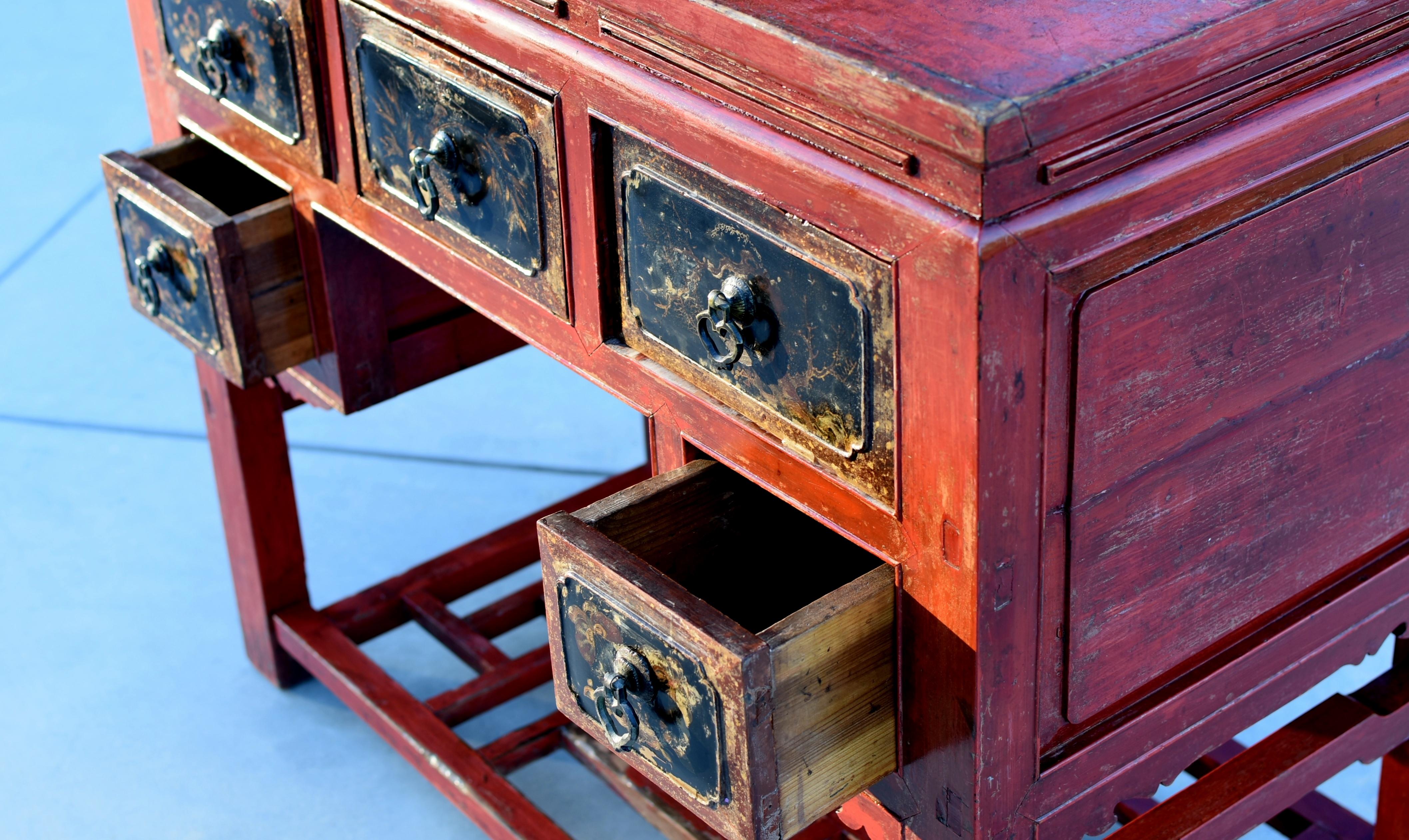 19th Century Red Lacquered Painted Table with Screen Base For Sale 6