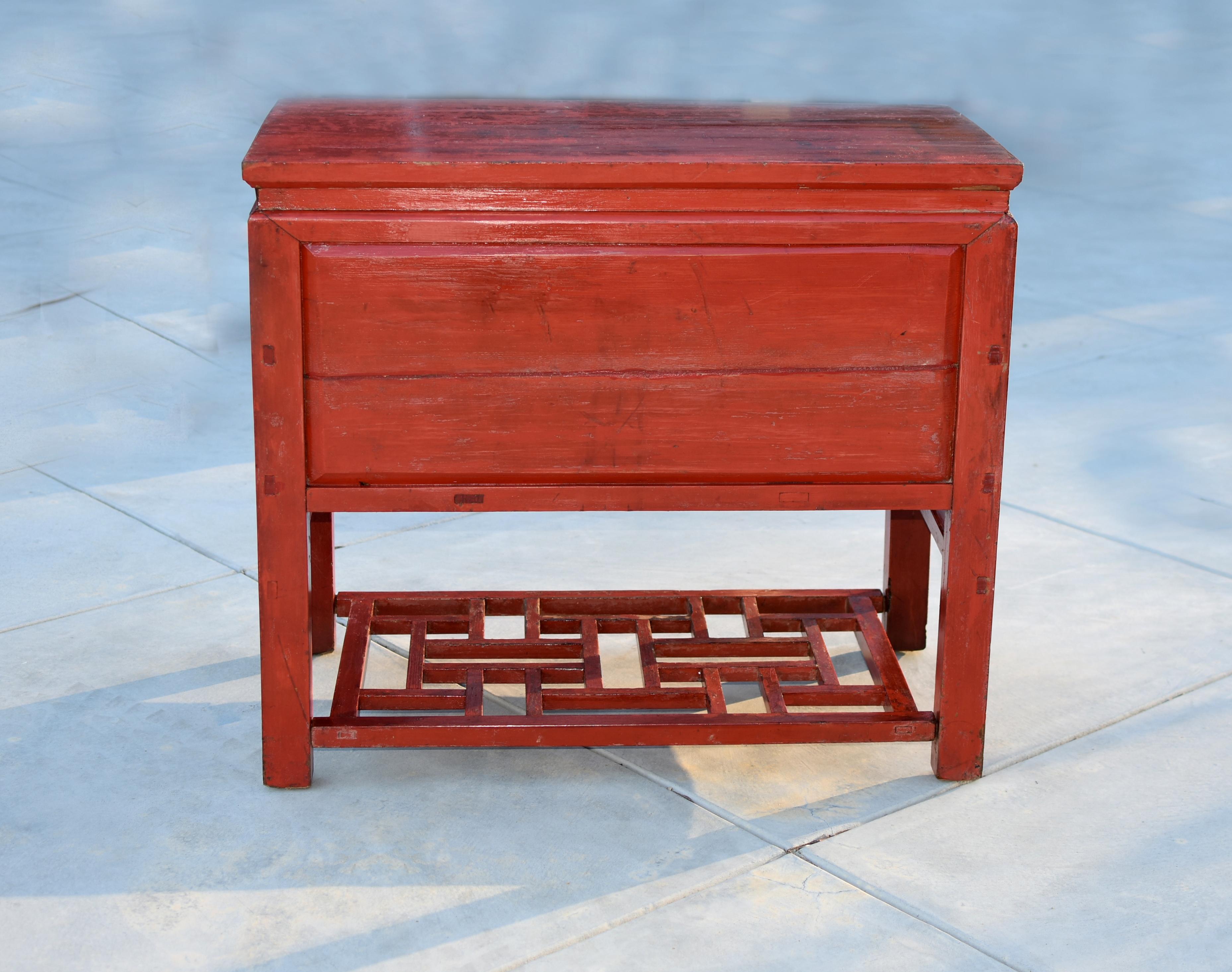 19th Century Red Lacquered Painted Table with Screen Base For Sale 13