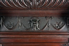 Renaissance-Bücherregal aus rotem Mahagoni des 19. Jahrhunderts mit Schnitzereien und geschnitzten Paneelen