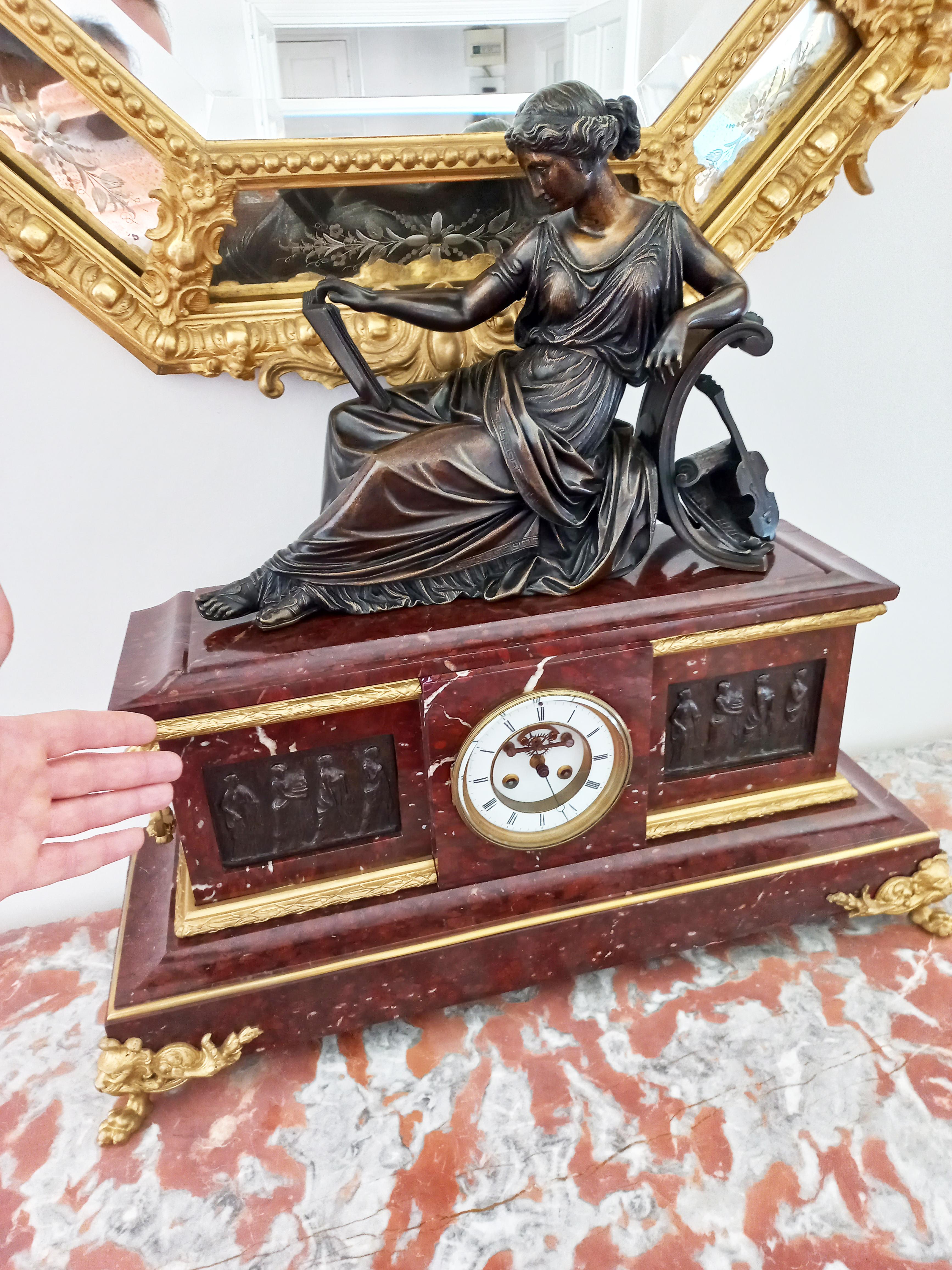 Pendule en marbre rouge et bronze du 19e siècle en vente 10