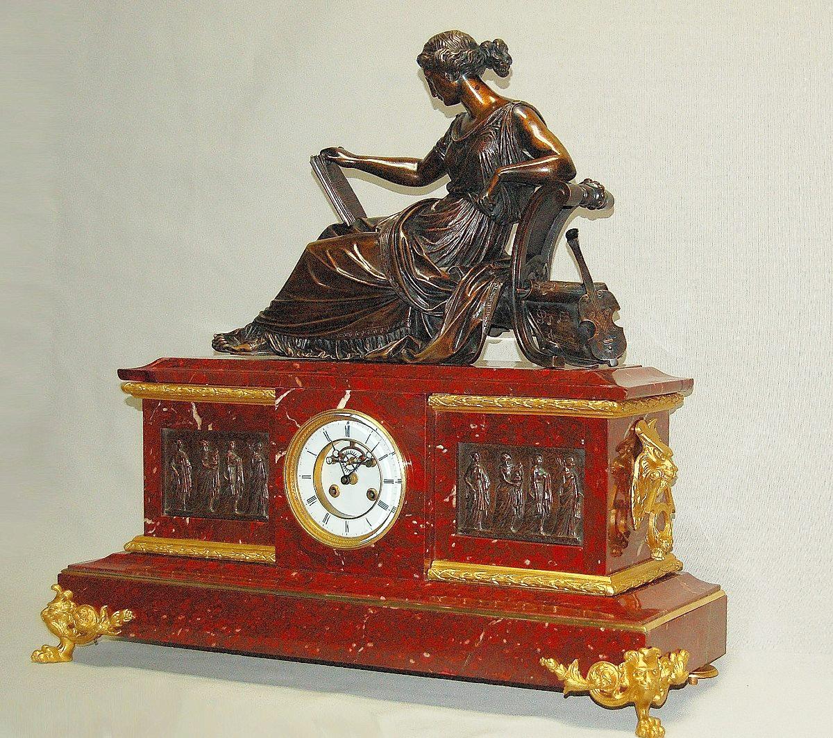 Pendule en marbre rouge et bronze du 19e siècle en vente 1