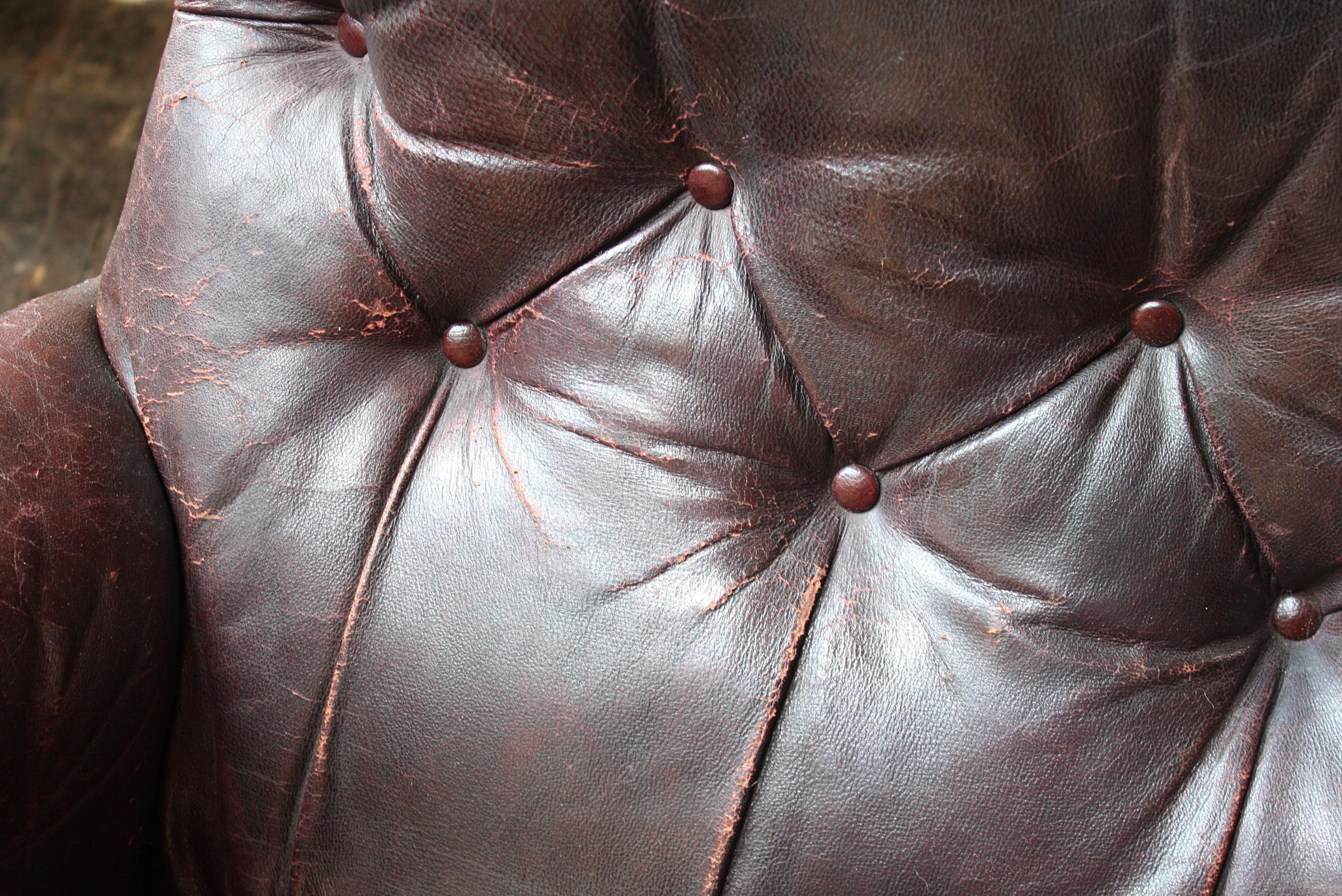 19th Century Red Maroon English Country House Leather Armchair  For Sale 10
