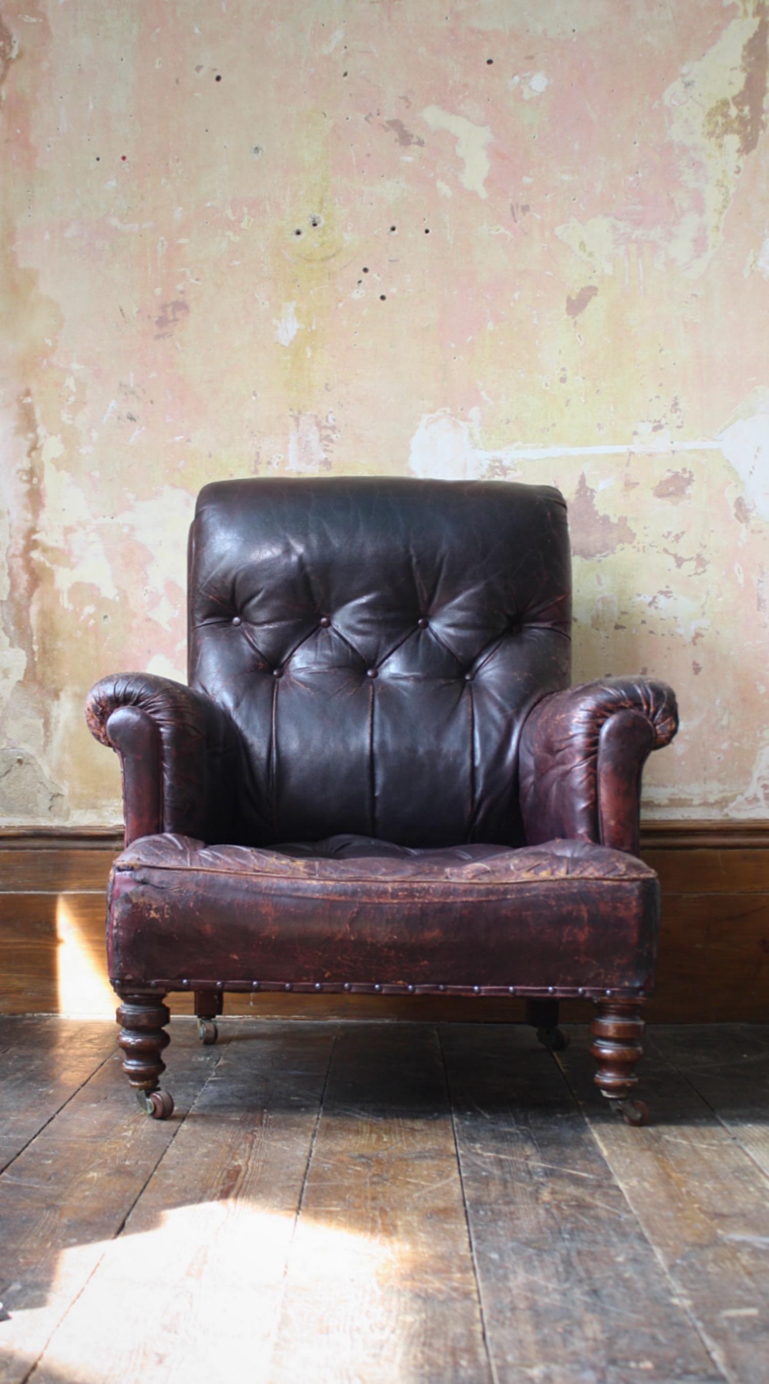19th Century Red Maroon English Country House Leather Armchair  In Good Condition For Sale In Lowestoft, GB