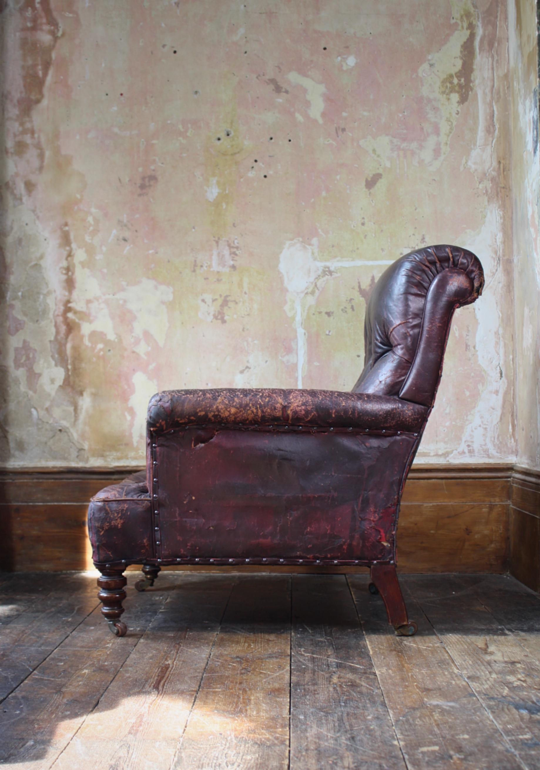 Fauteuil en cuir de maison de campagne anglaise du 19e siècle, rouge et marron  en vente 2