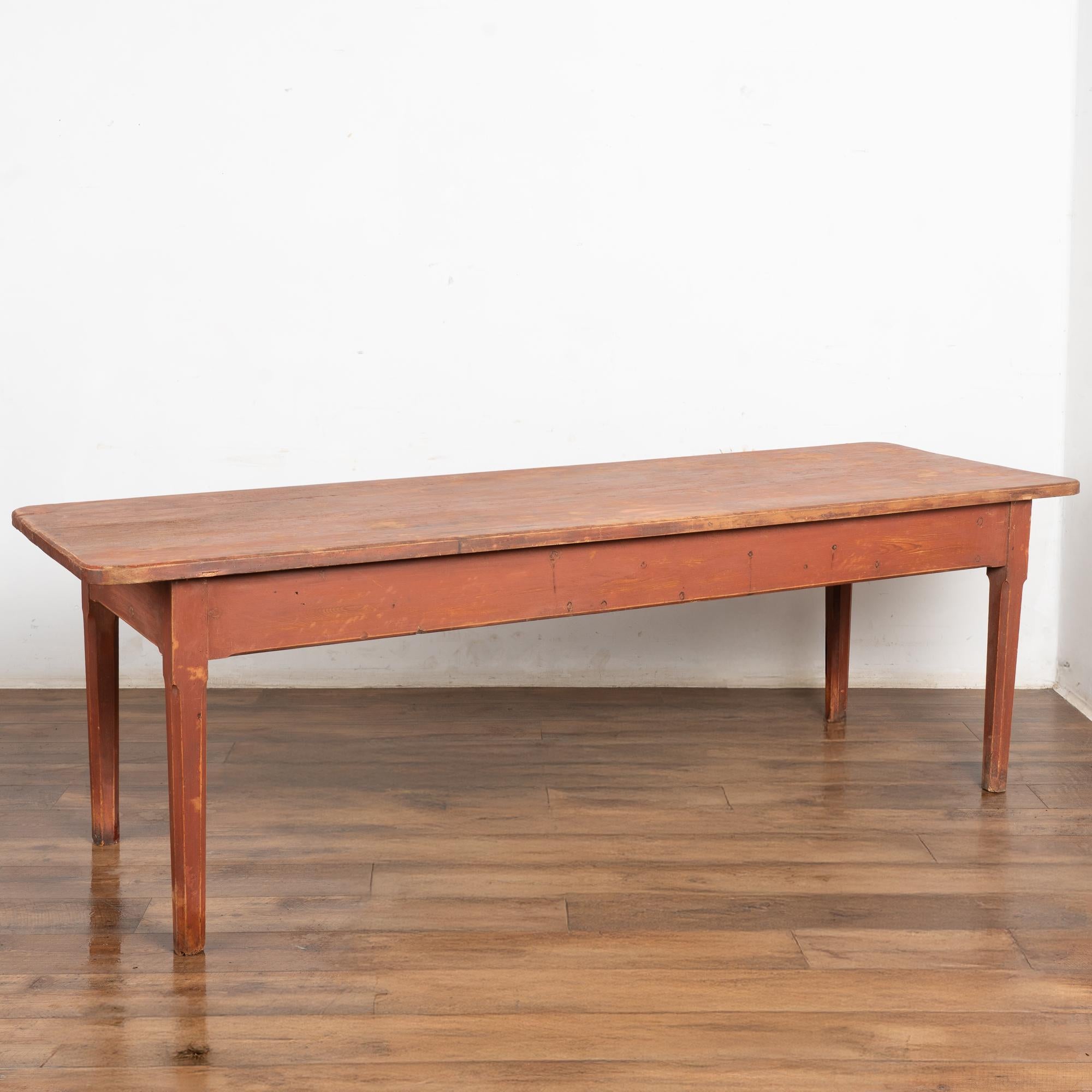 Table en pin suédois peinte en rouge du 19e siècle en vente 5