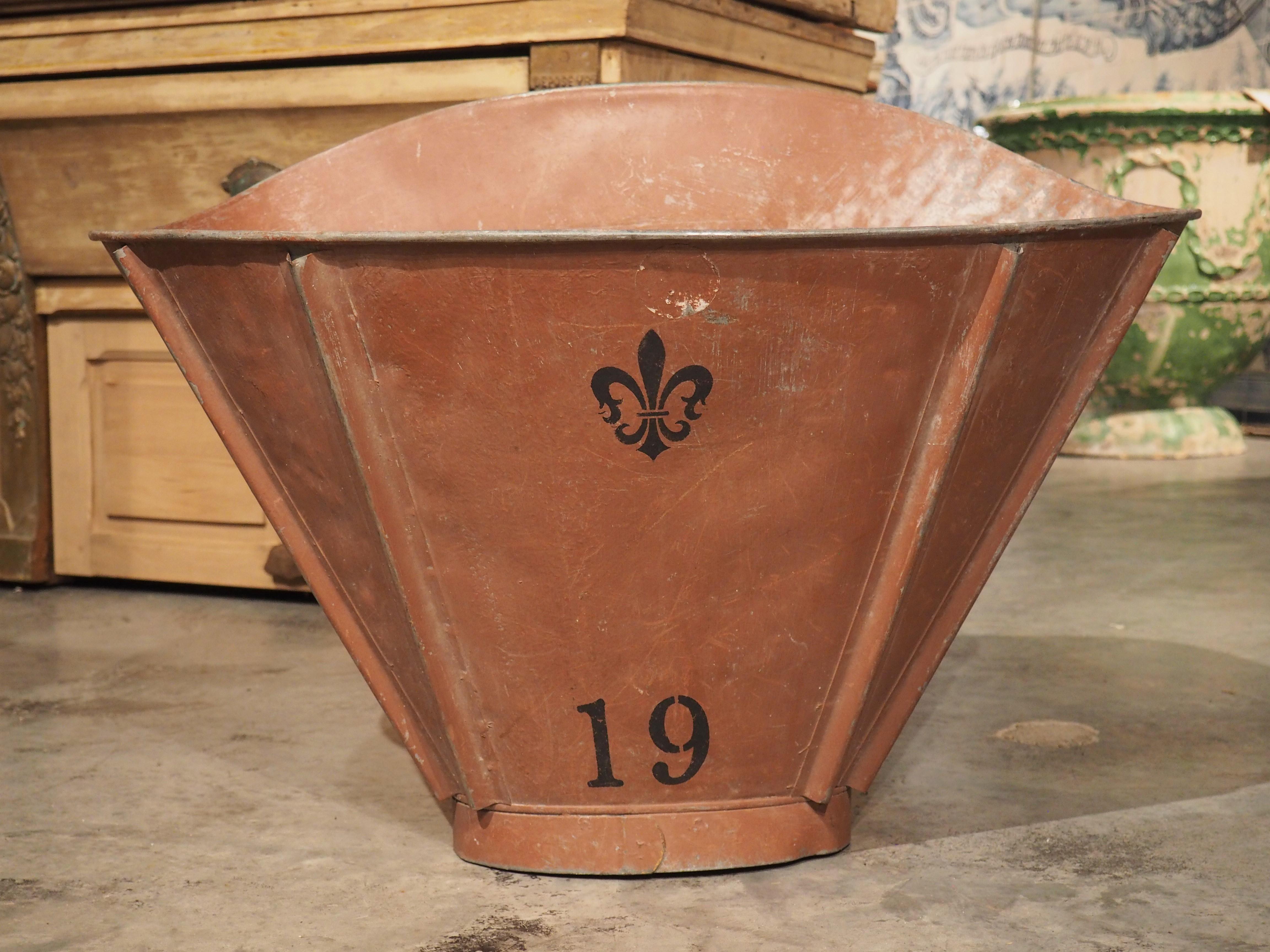 19th Century Red Painted Wine Grape Hotte with Fleur De Lys, Burgundy, France 1