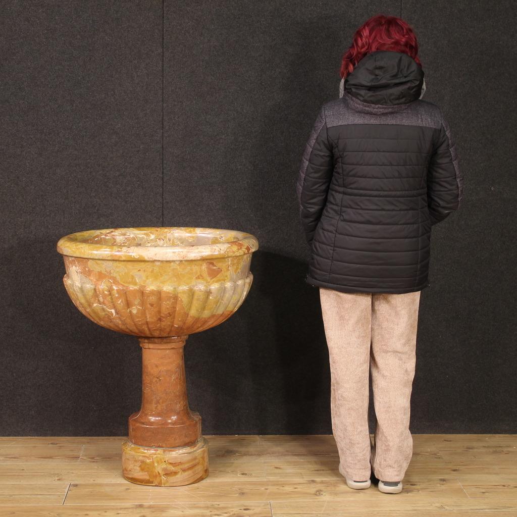19th Century Red Verona Marble Antique Italian Holy Water Font Tub, 1880s In Good Condition In Vicoforte, Piedmont