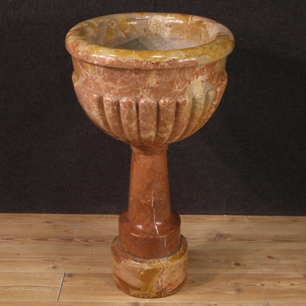 Antique Italian stoup from the 19th century. Finely sculpted marble work of beautiful size and pleasant decor. Ancient basin mounted and glued on a 20th century marble column, not divisible. Object for antique dealers and interior decorators, usable