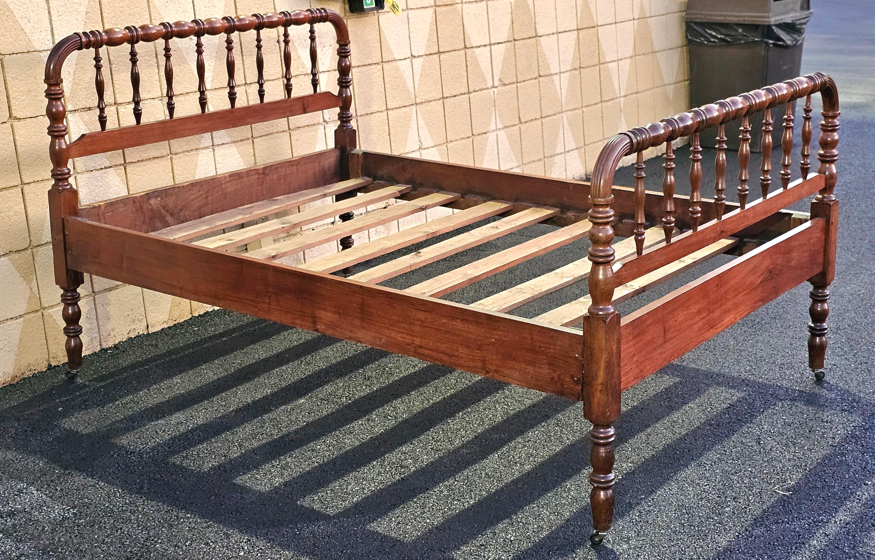 Victorian 19th Century Refinished Mahogany Spindle Full Size Bed For Sale