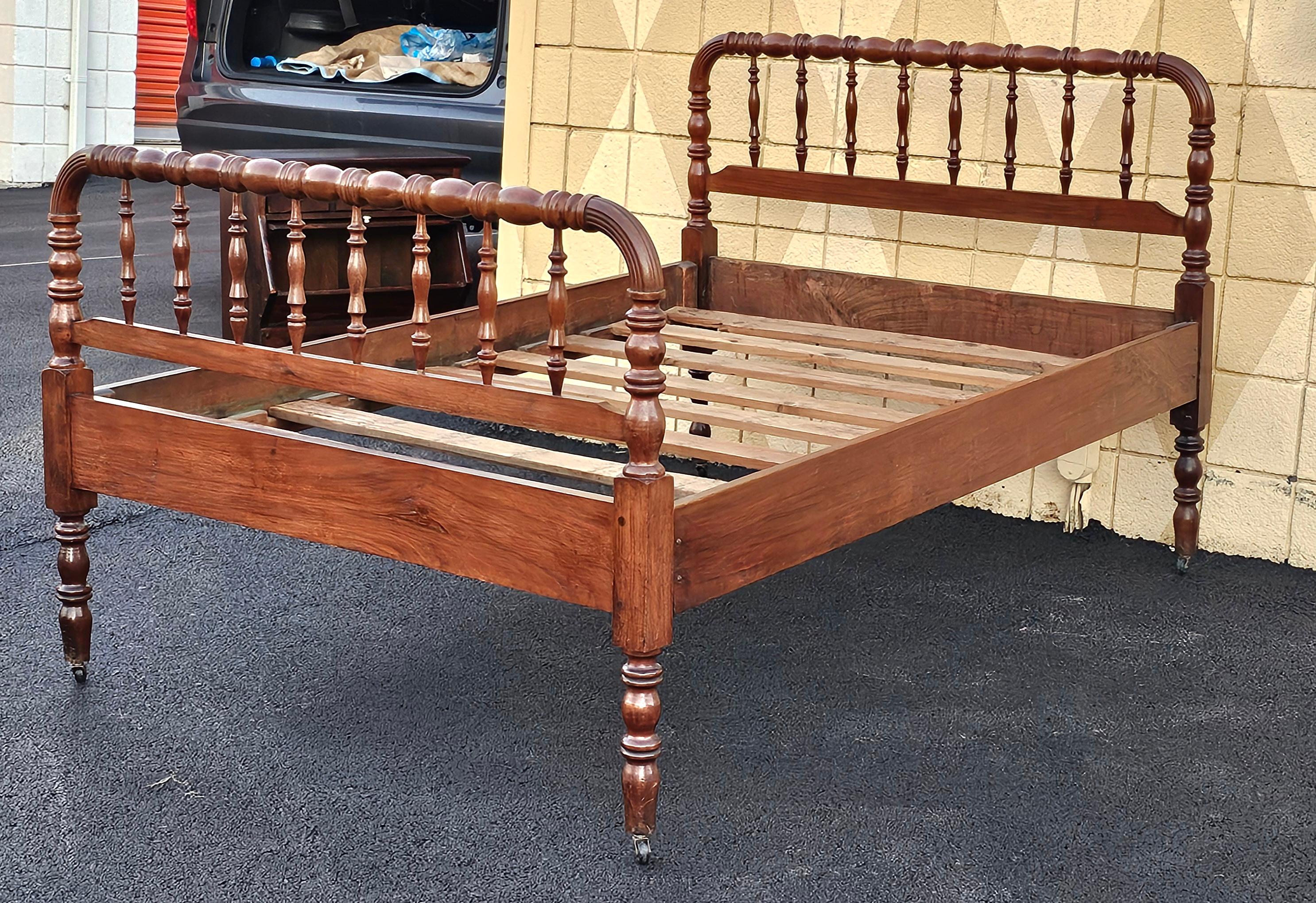 Other 19th Century Refinished Mahogany Spindle Full Size Bed For Sale