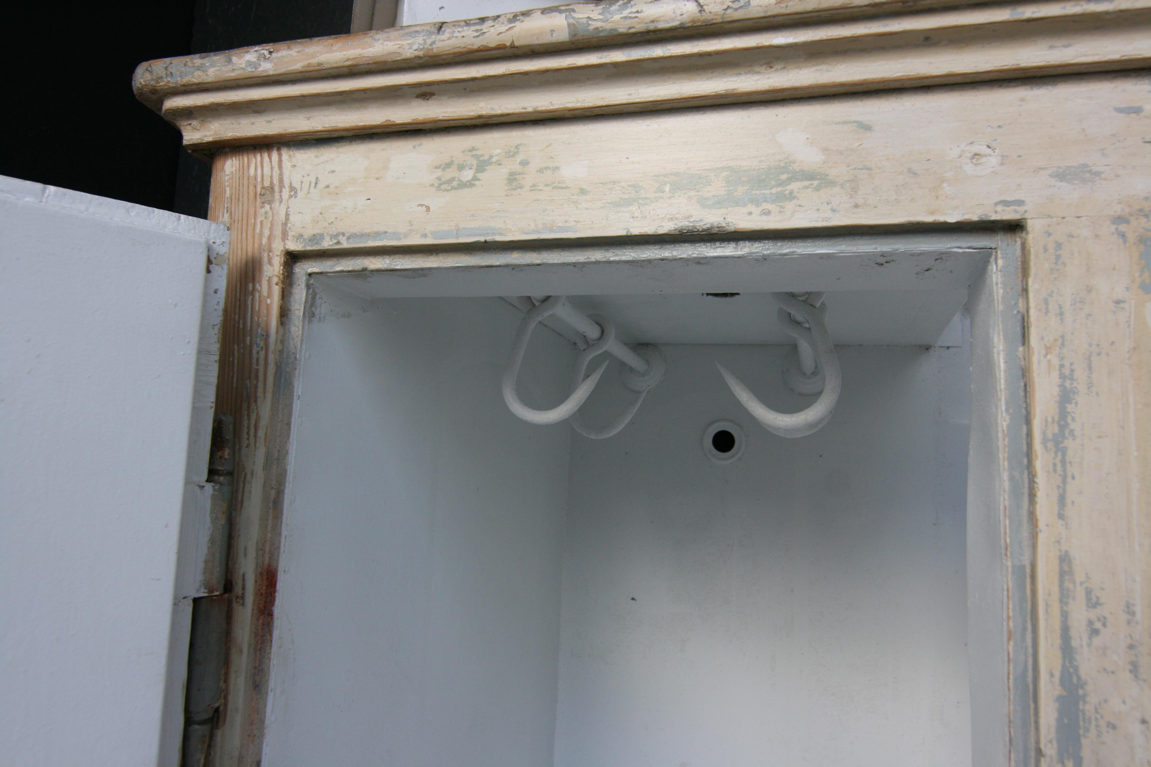 19th Century Refrigerator or Ice Box Cabinet in Original Cream Paint In Good Condition In Dusseldorf, DE