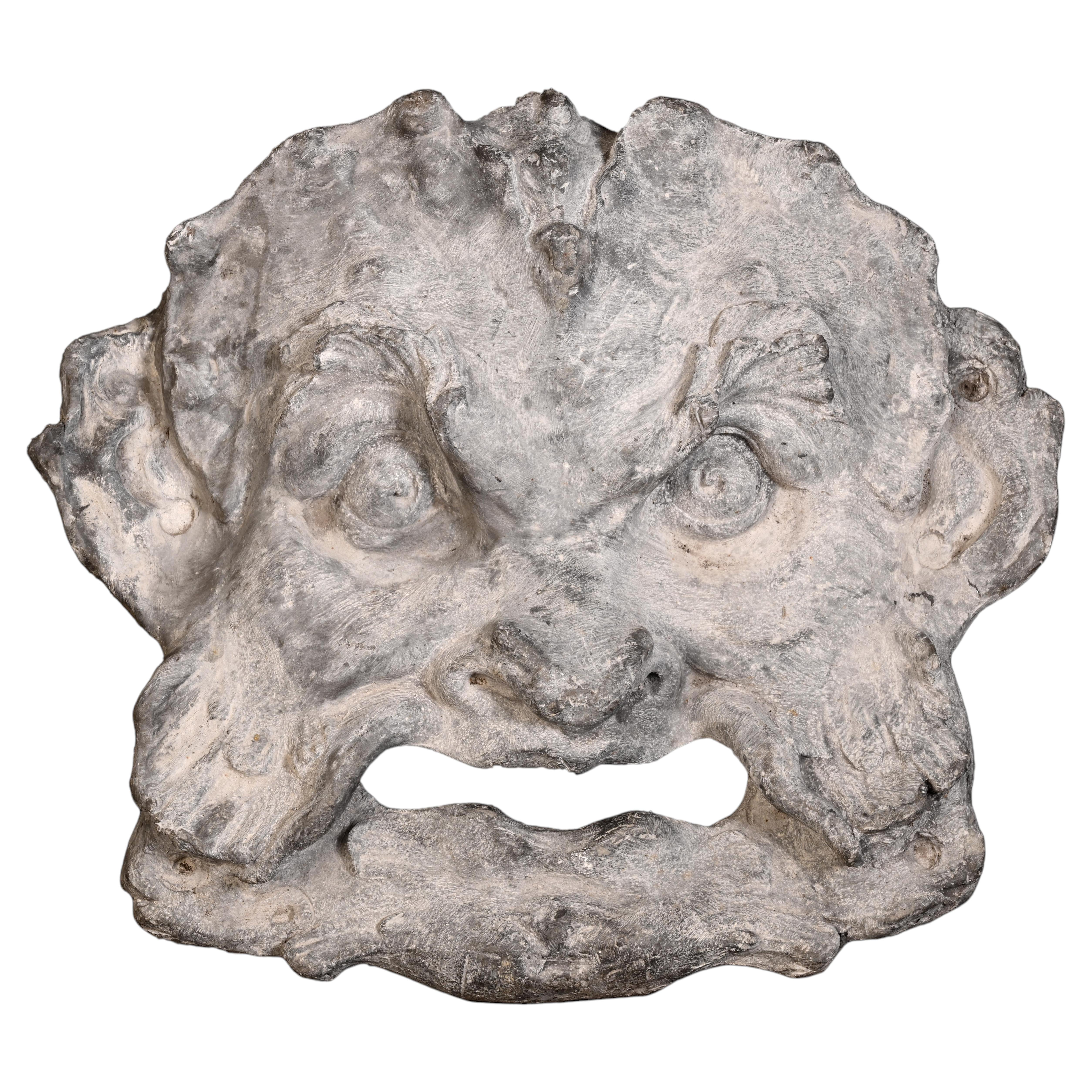 Maschera da fontana in piombo in stile Regence del XIX secolo con disegno grottesco