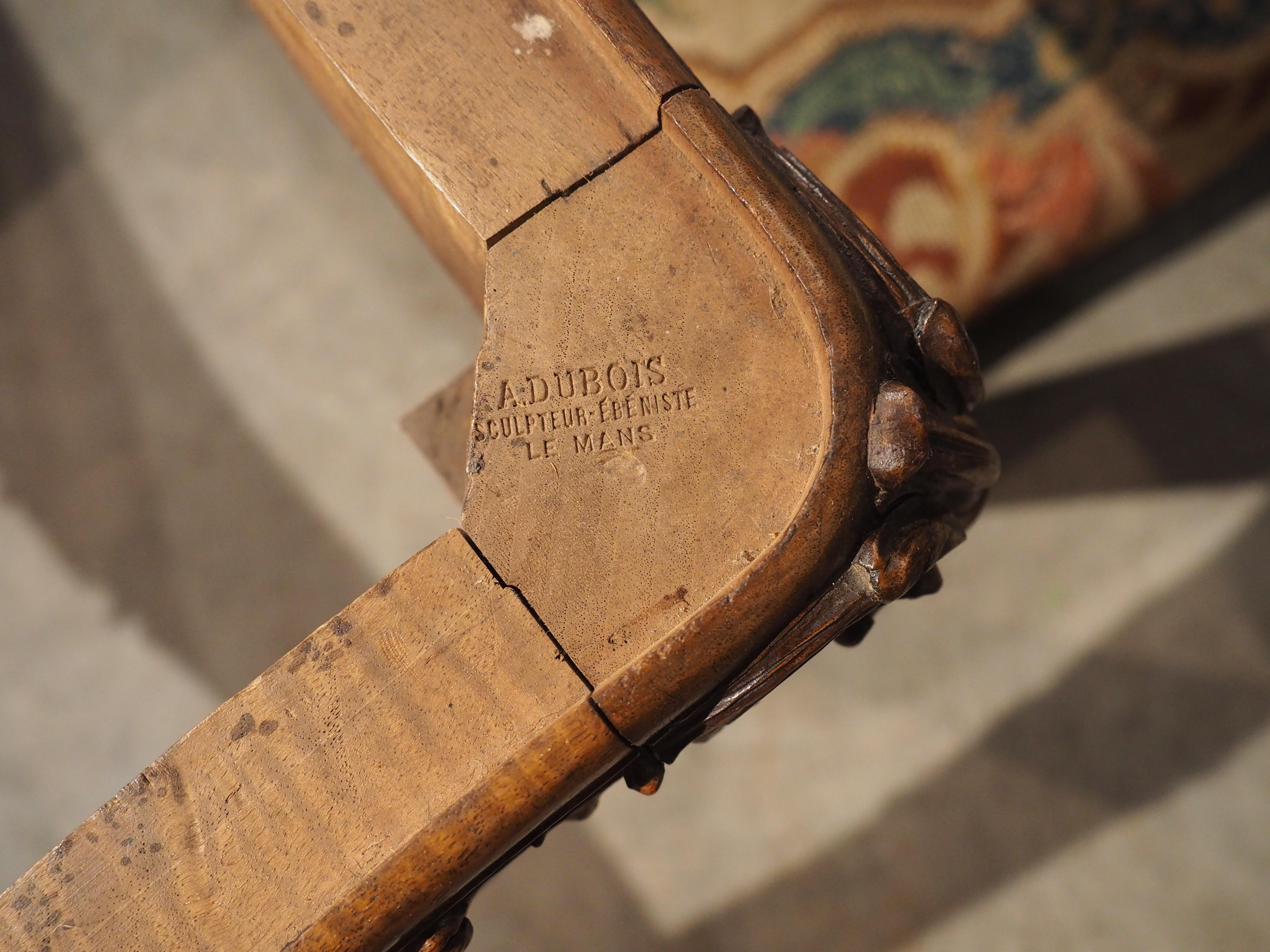 Regence-Tabouret aus geschnitztem Nussbaumholz von A. Dubois, Le Mans, Frankreich, 19. Jahrhundert im Angebot 10
