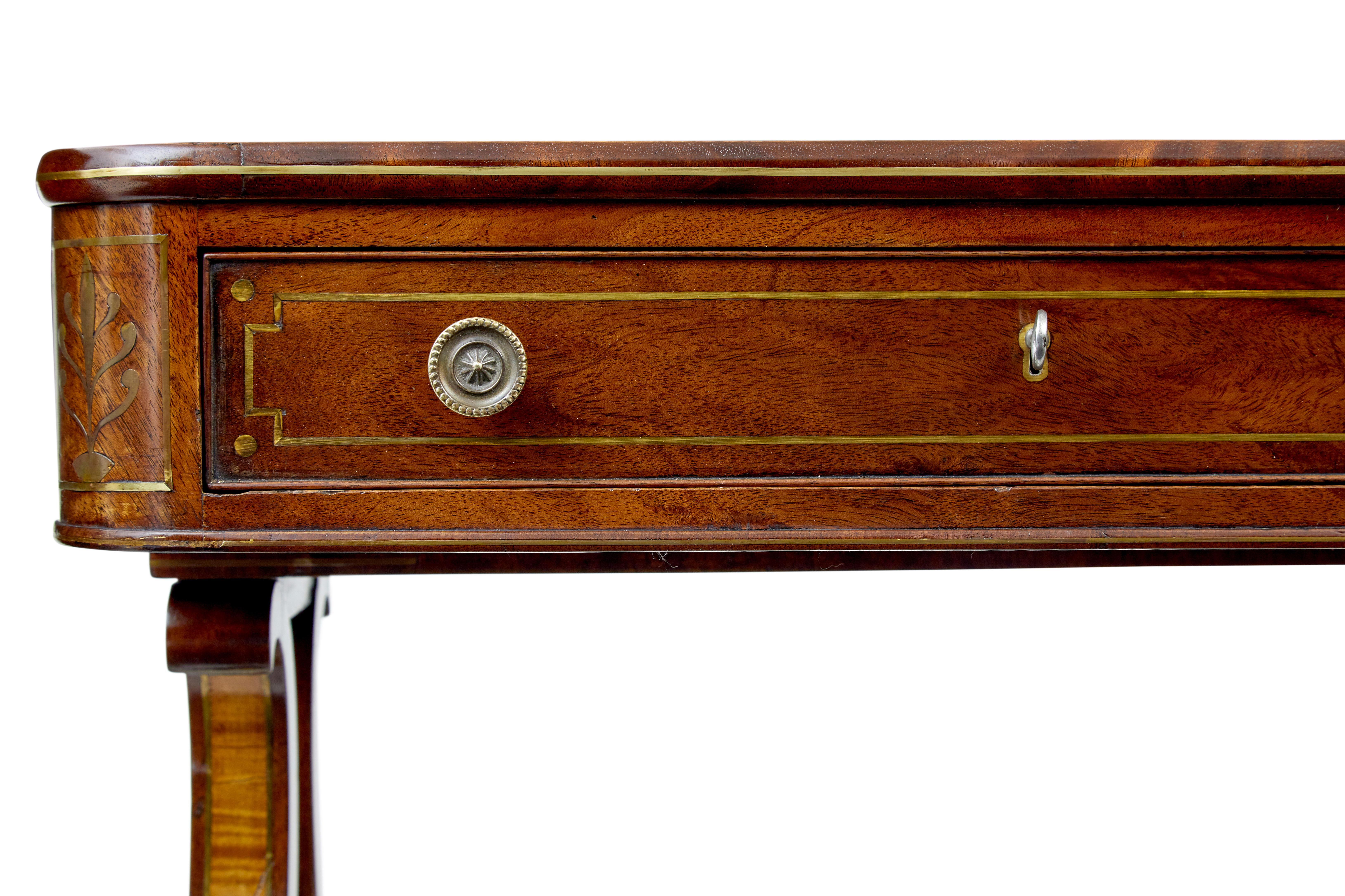 Ottone Scrivania Regency del XIX secolo con intarsi in ottone in vendita