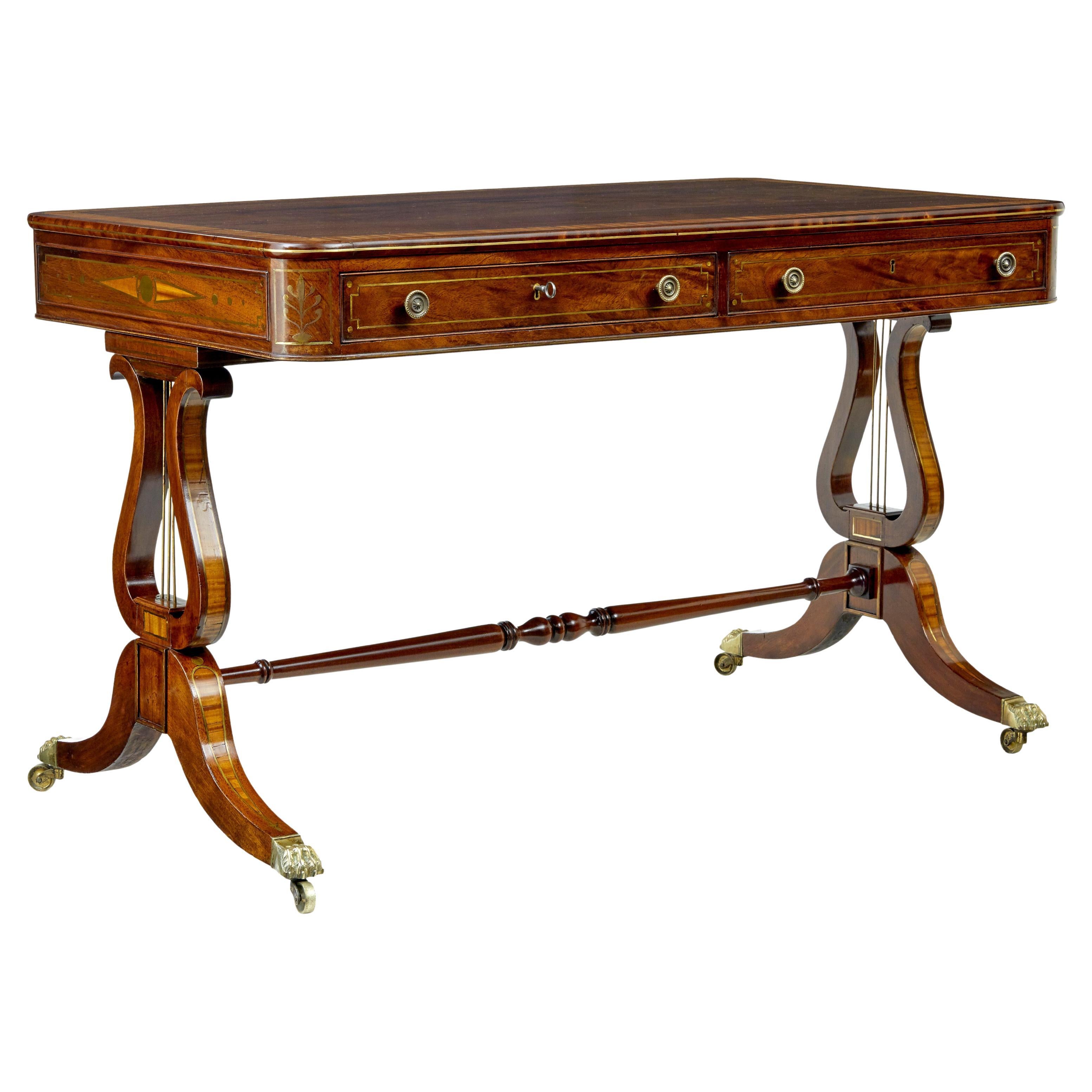 Scrivania Regency del XIX secolo con intarsi in ottone