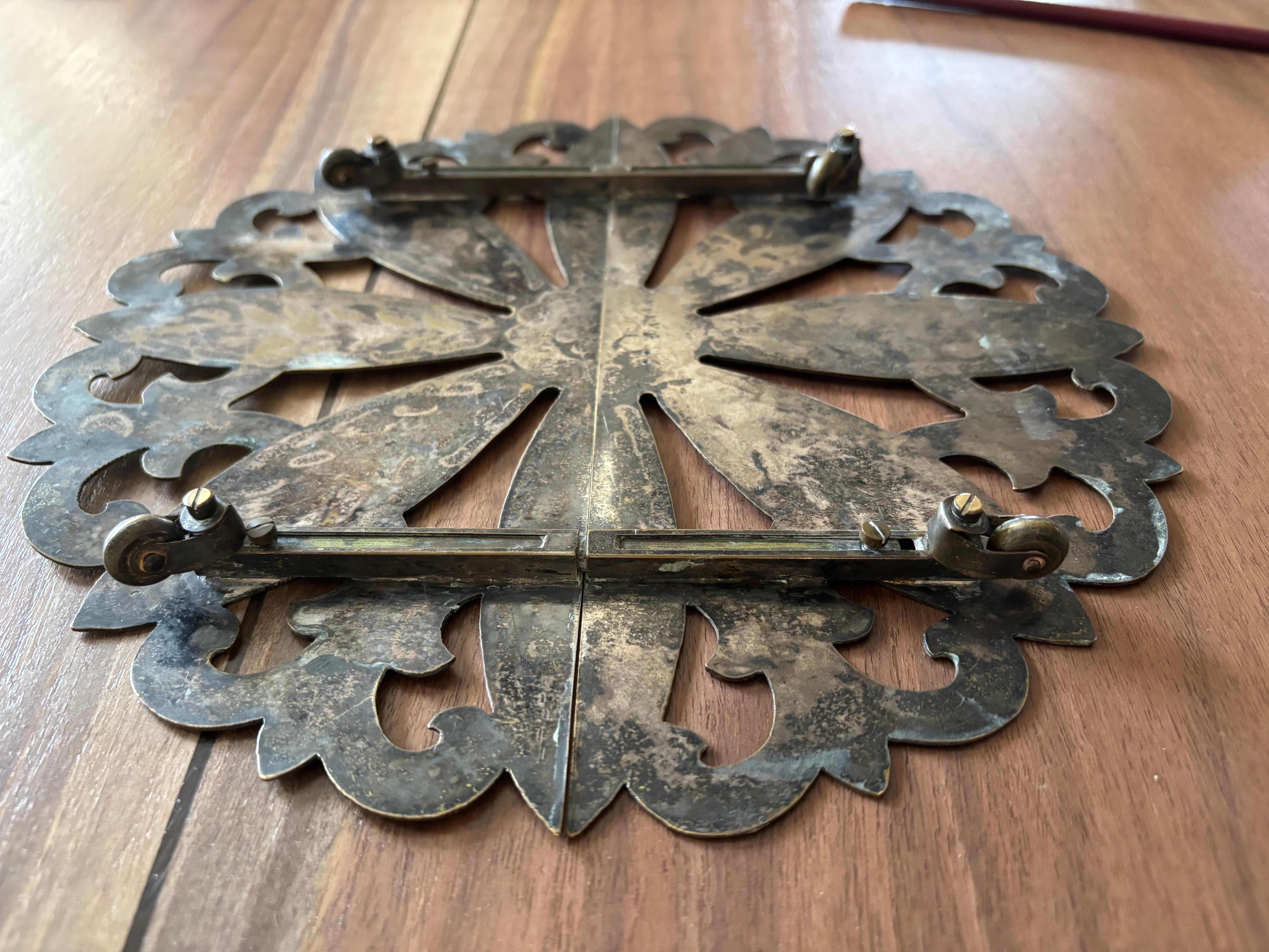 19. Jahrhundert Regency Untersetzer aus Messing mit geätzter Dekoration im Angebot 11