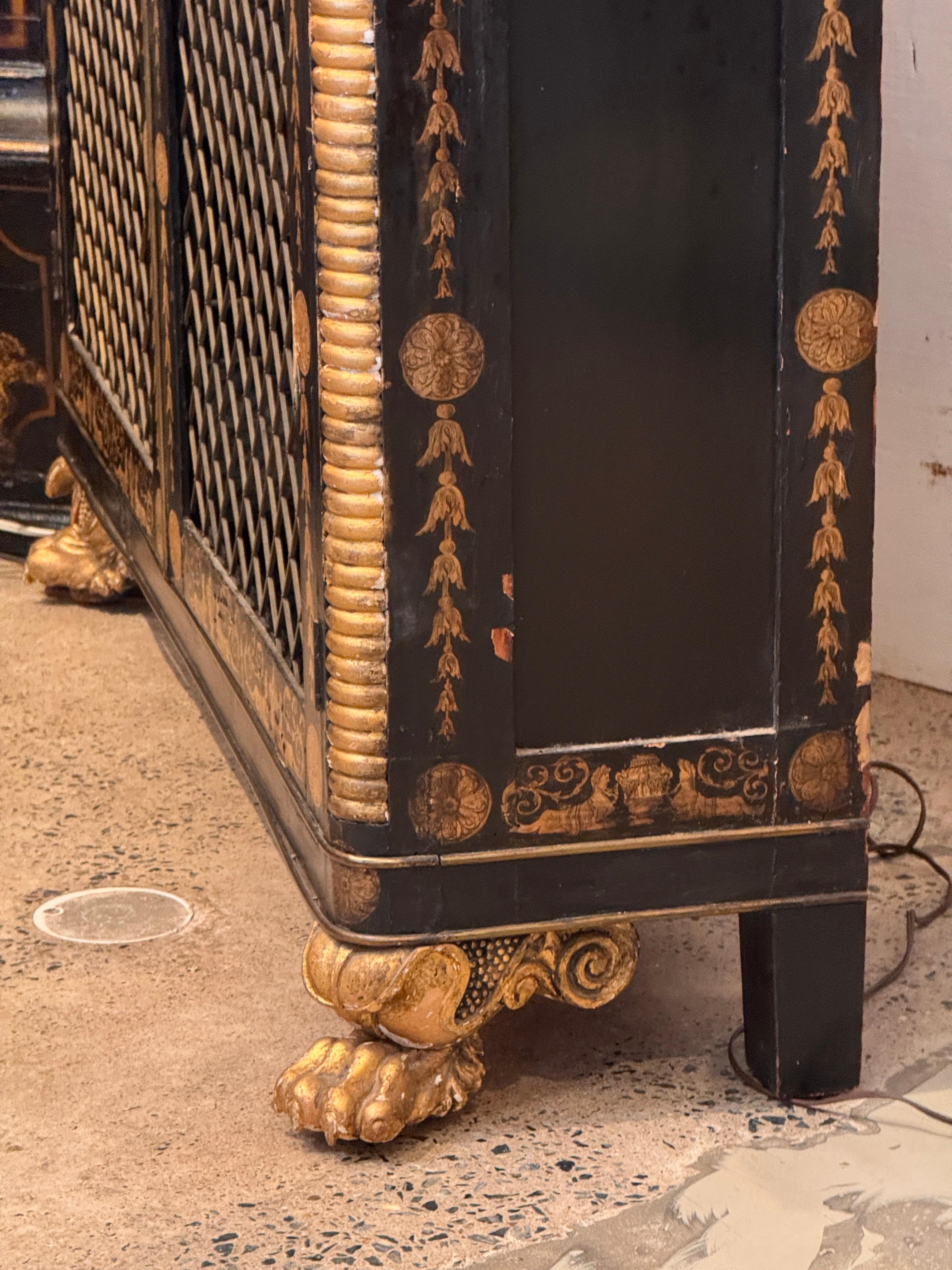 Armadio Regency del XIX secolo con piedi dorati a zampa di leone in vendita 5