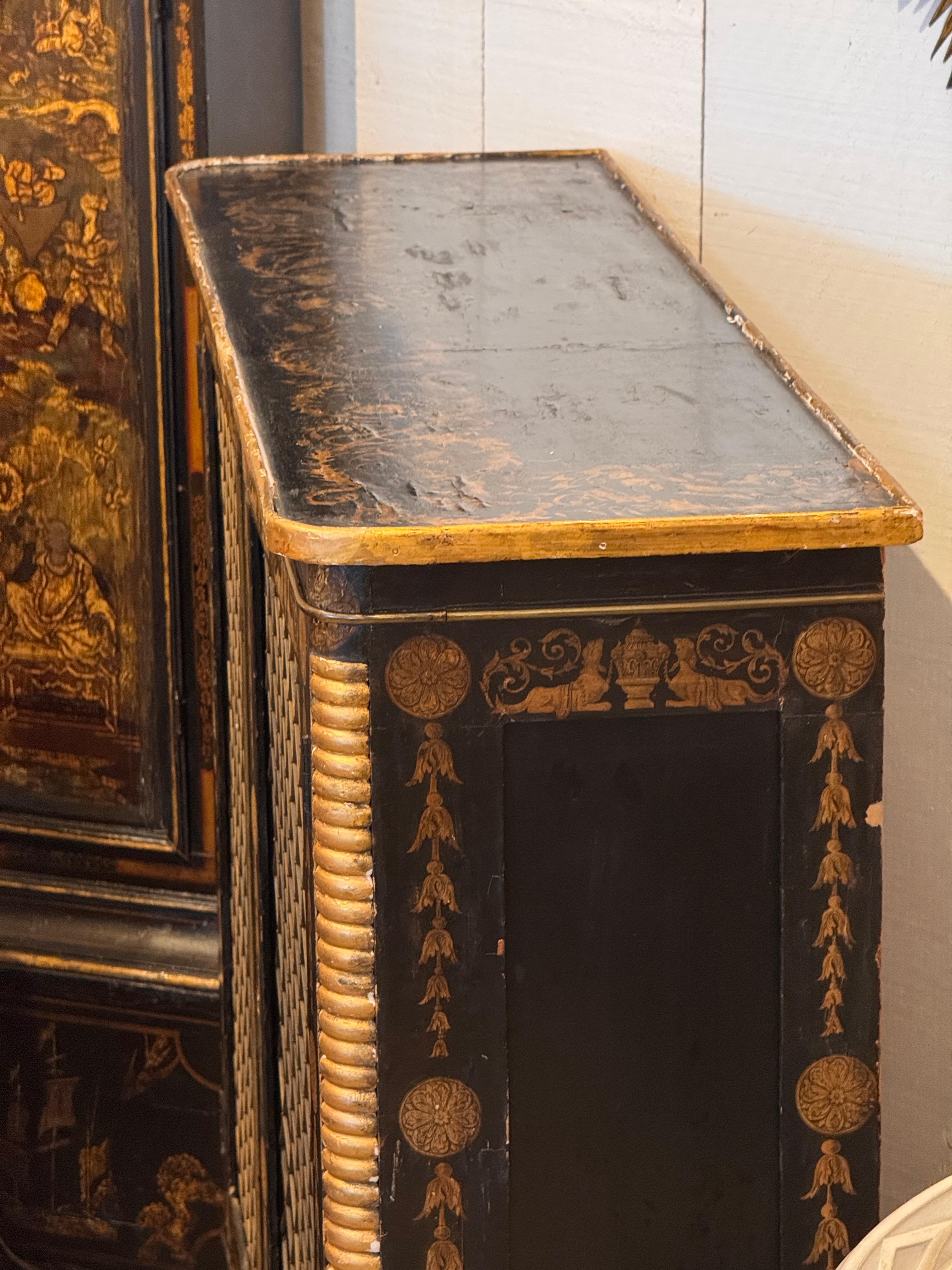 Armadio Regency del XIX secolo con piedi dorati a zampa di leone in vendita 6