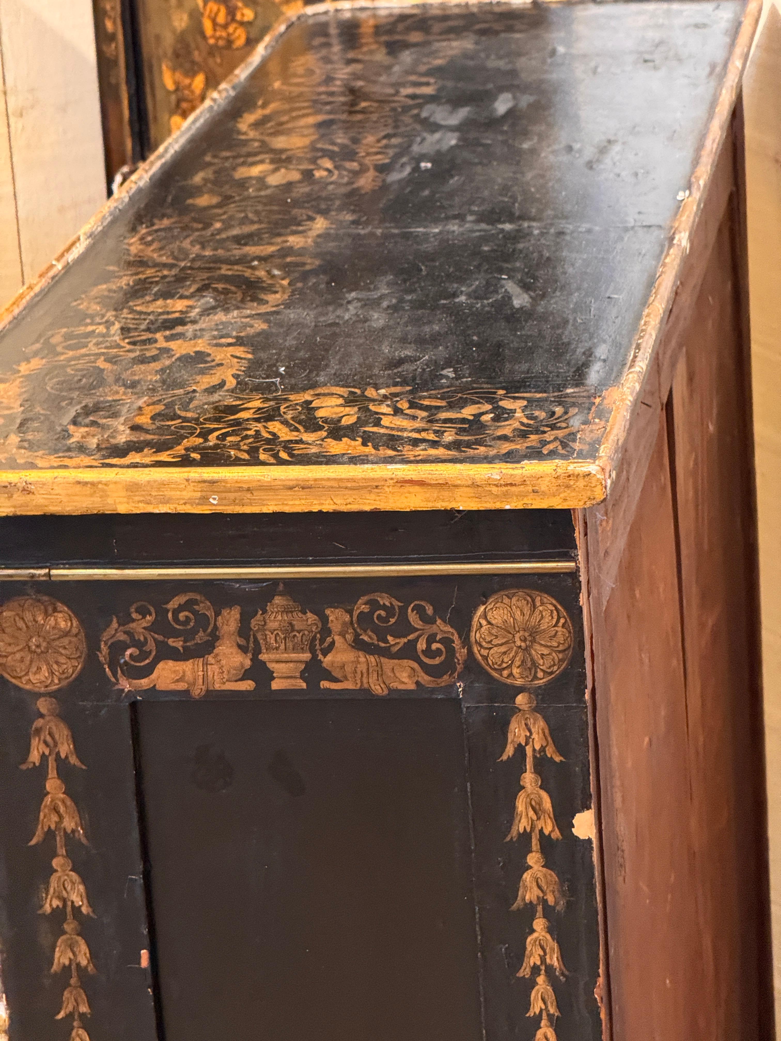 Armadio Regency del XIX secolo con piedi dorati a zampa di leone in vendita 7