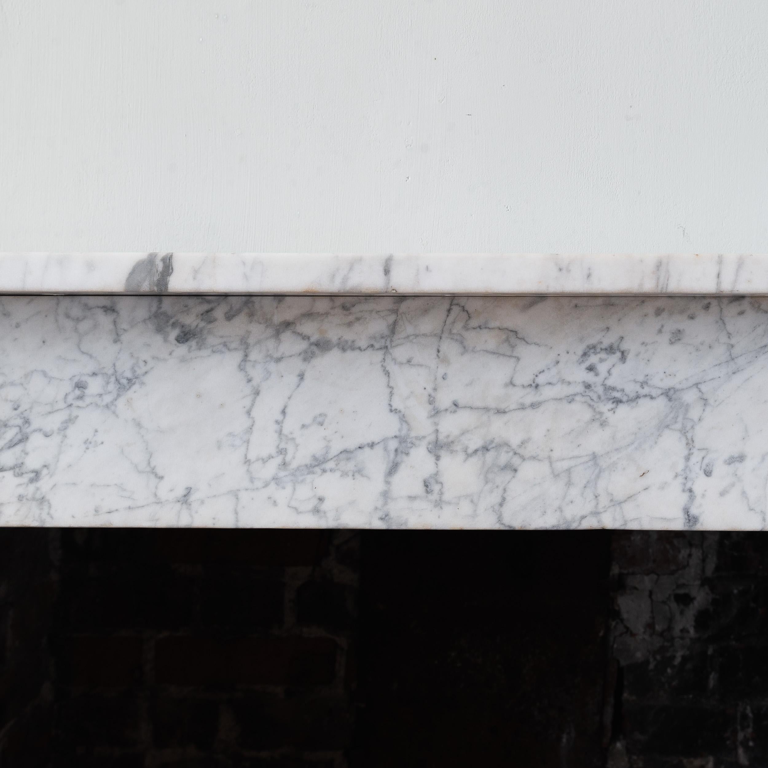 19th Century Regency Carrara Marble Fireplace In Good Condition For Sale In London, GB
