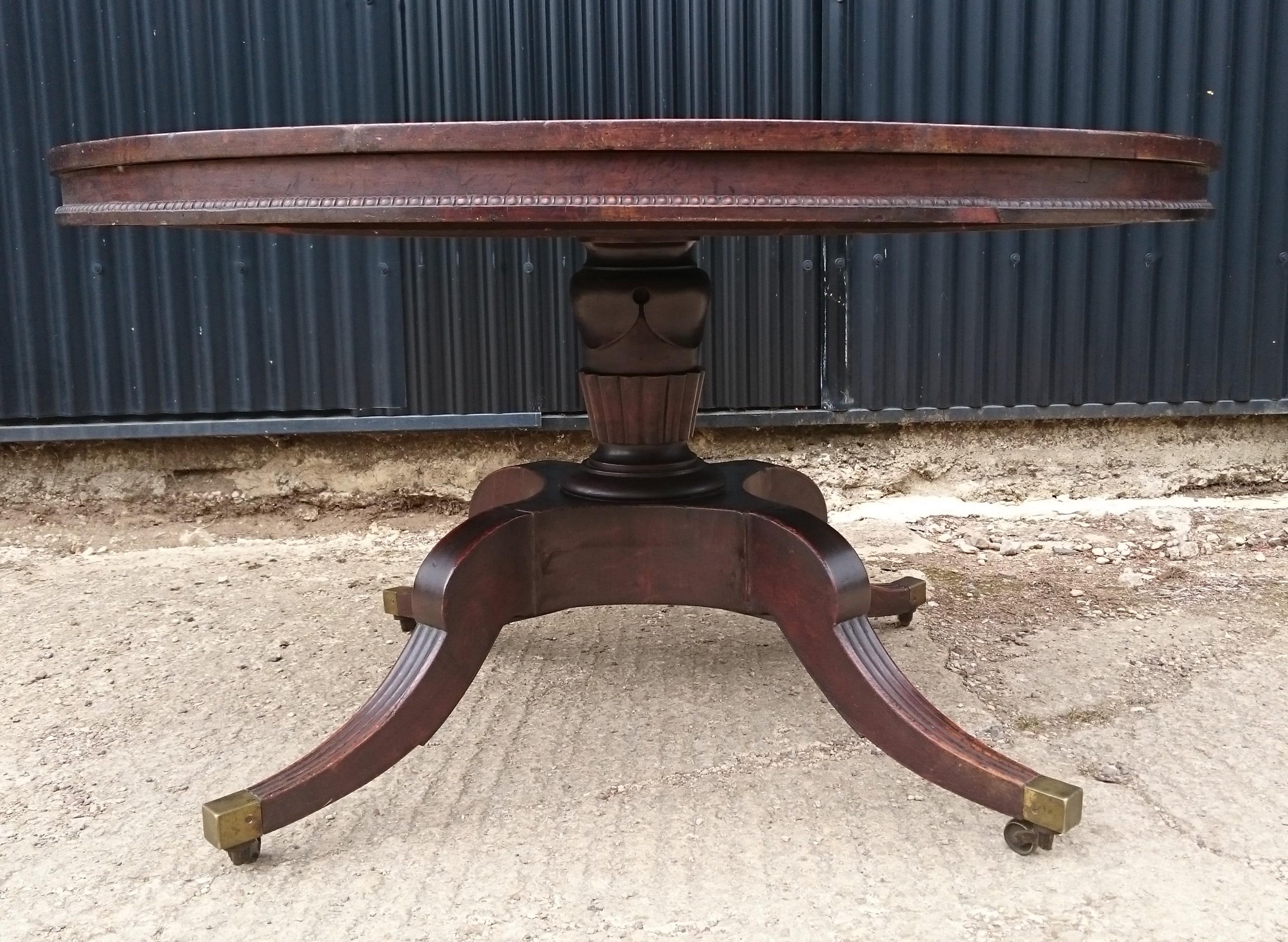 Early 19th century Regency antique breakfast table, unusually made from oak with oak crossbanding. The base and leg arrangement is very tastefully drawn, the legs are long and slender with elegant knee and the column has a very pretty stylised