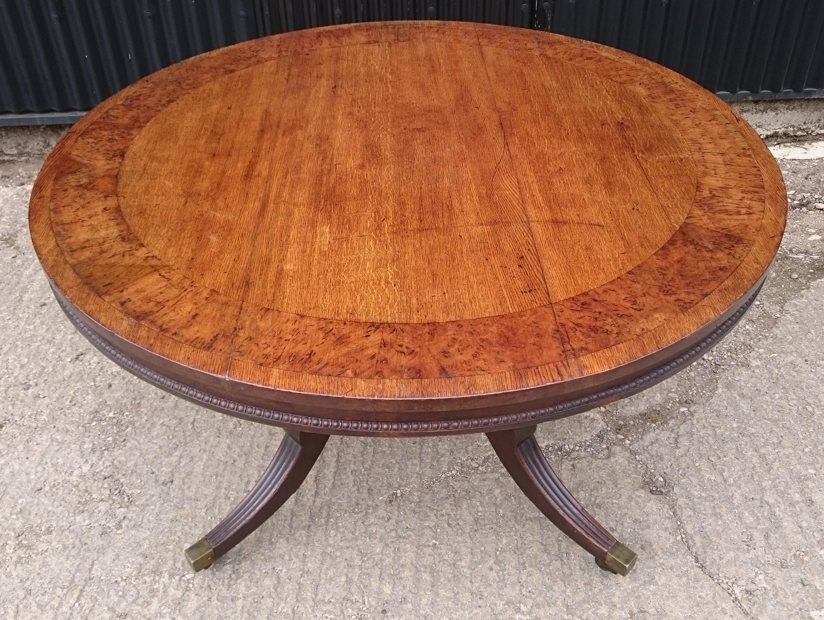 19th Century Regency Center Table Table Made Of Oak With Burr Oak Banding (19. Jahrhundert)