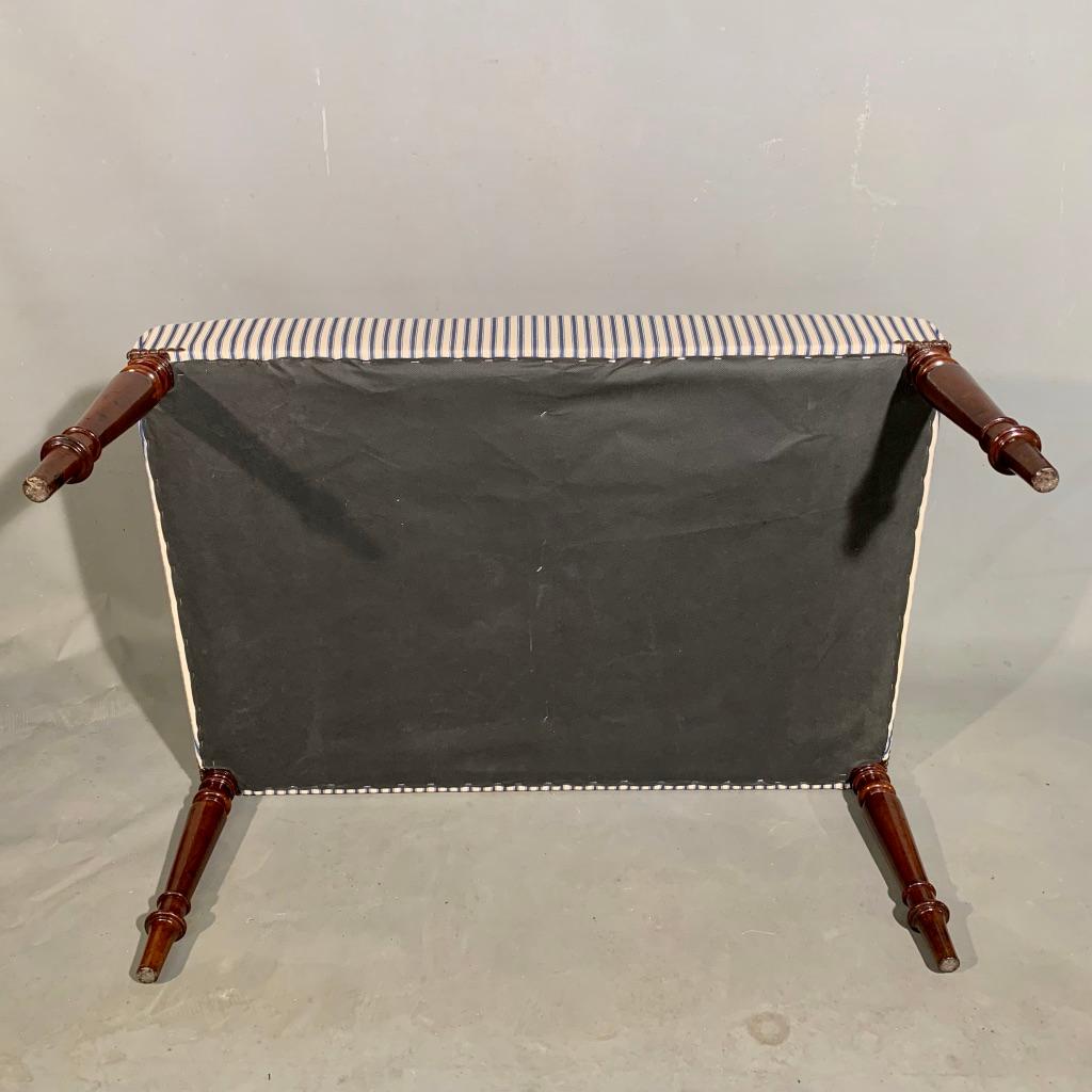 19th Century Regency Centre Footstool with a Traditional Ticking Stripe (Mahagoni)