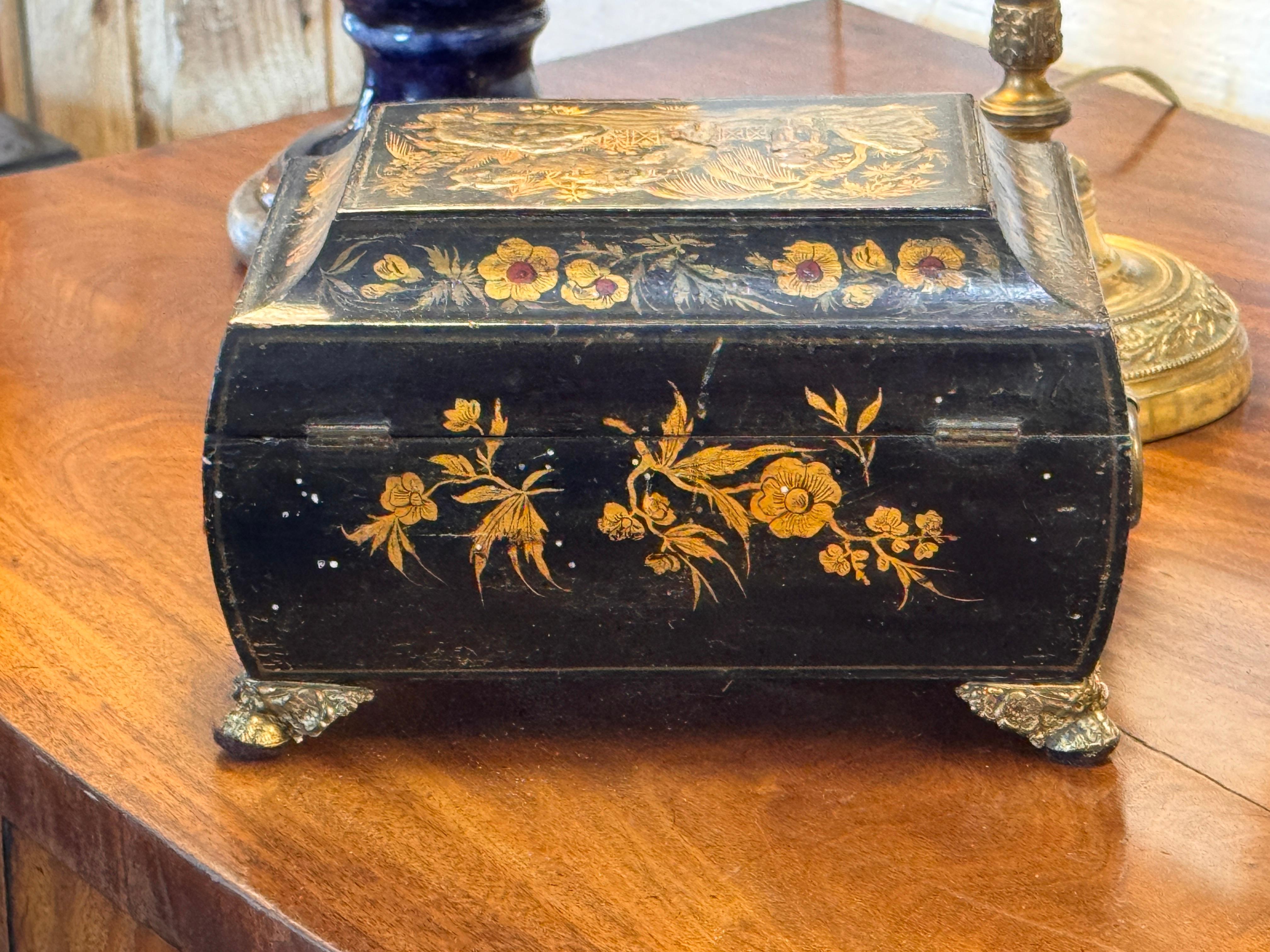 19th Century Regency Chinoiserie Box With Painted Scenes in vendita 1