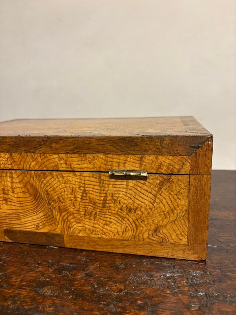 19th Century Regency Elm Wood and Rosewood Box 19th Century Regency Elm Wood and Rosewood Box