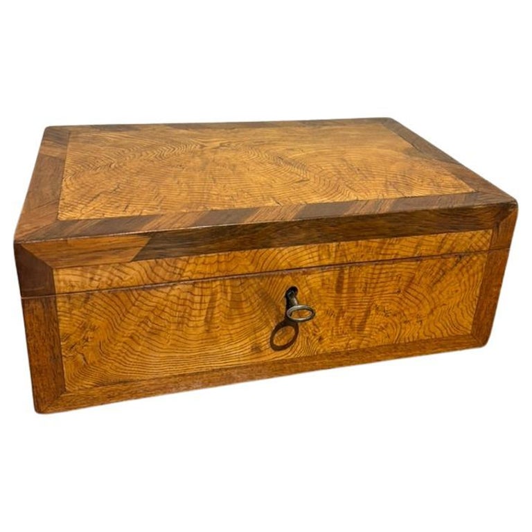 19th Century Regency Elm Wood and Rosewood Box 19th Century Regency Elm Wood and Rosewood Box