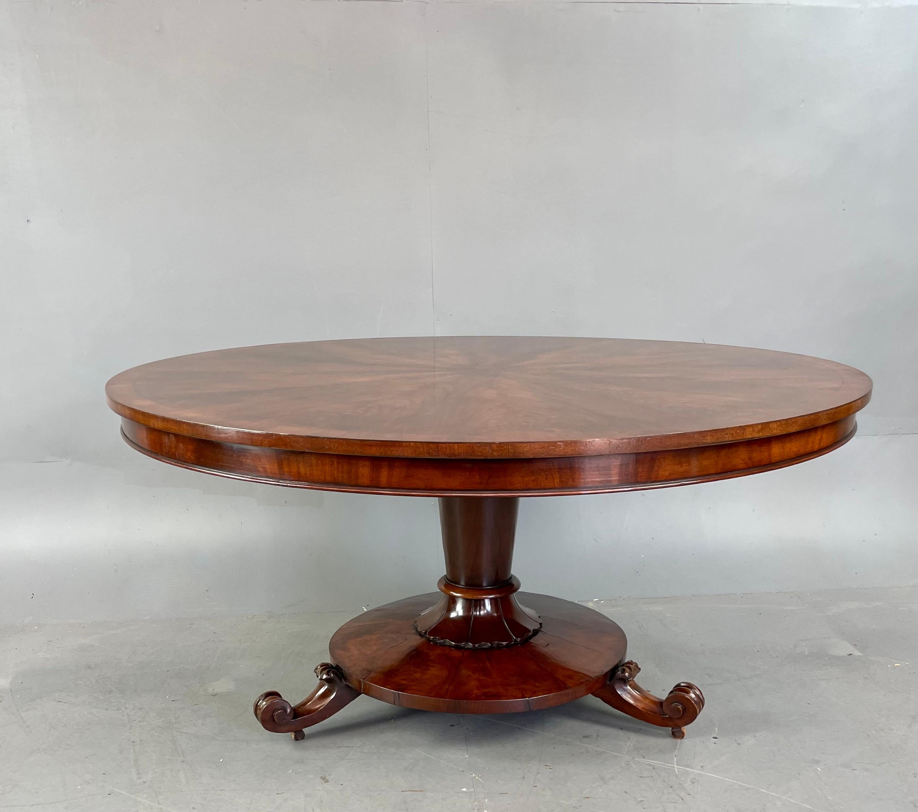 English 19th century Regency flame mahogany Dining /center table