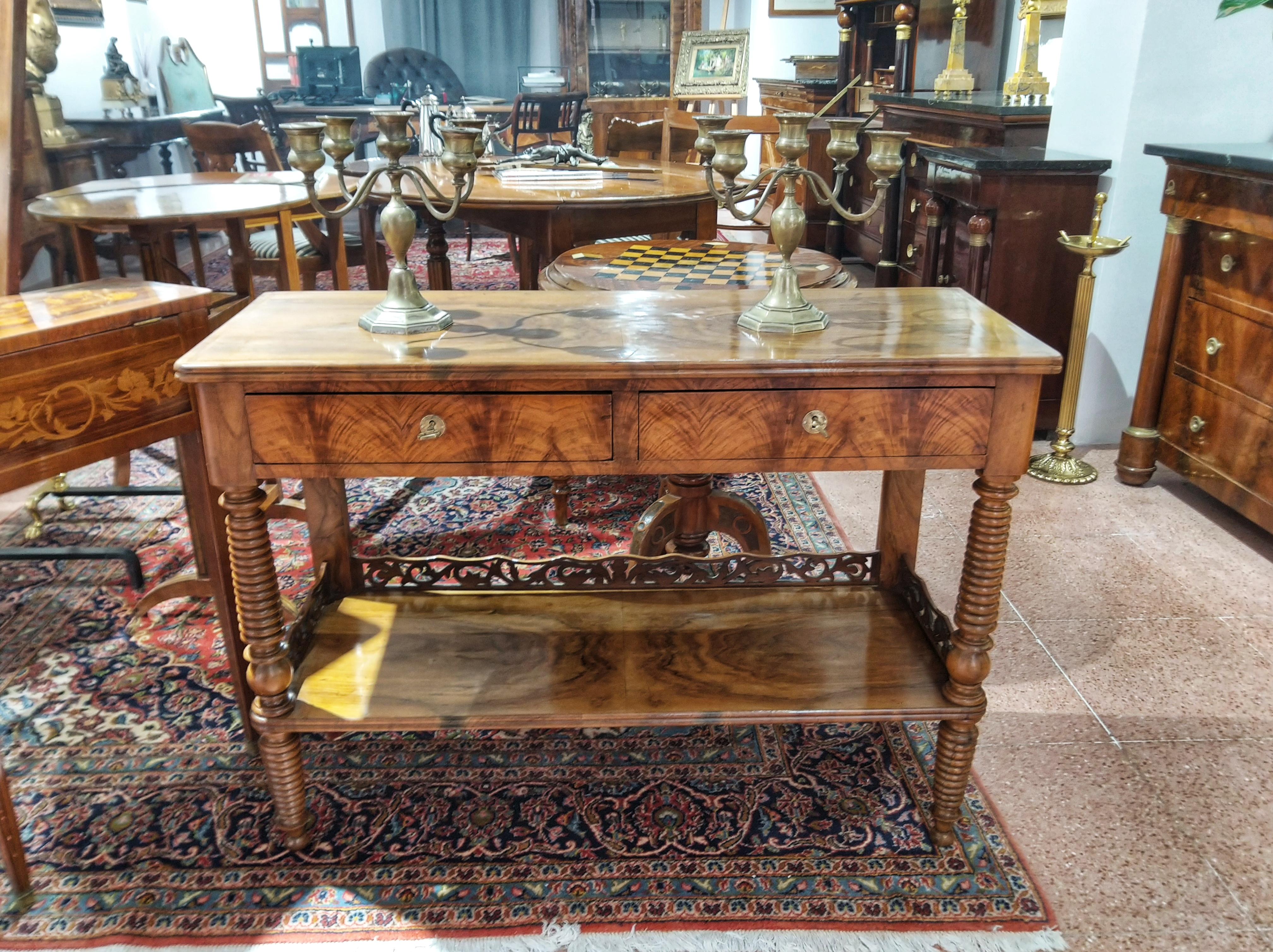 Fine English console table, Regency, mid-19th century, falme walnut an two working keys.

Pretty console table totally restored, with two drawers and two working keys.

Regency architecture encompasses classical buildings built in the United Kingdom