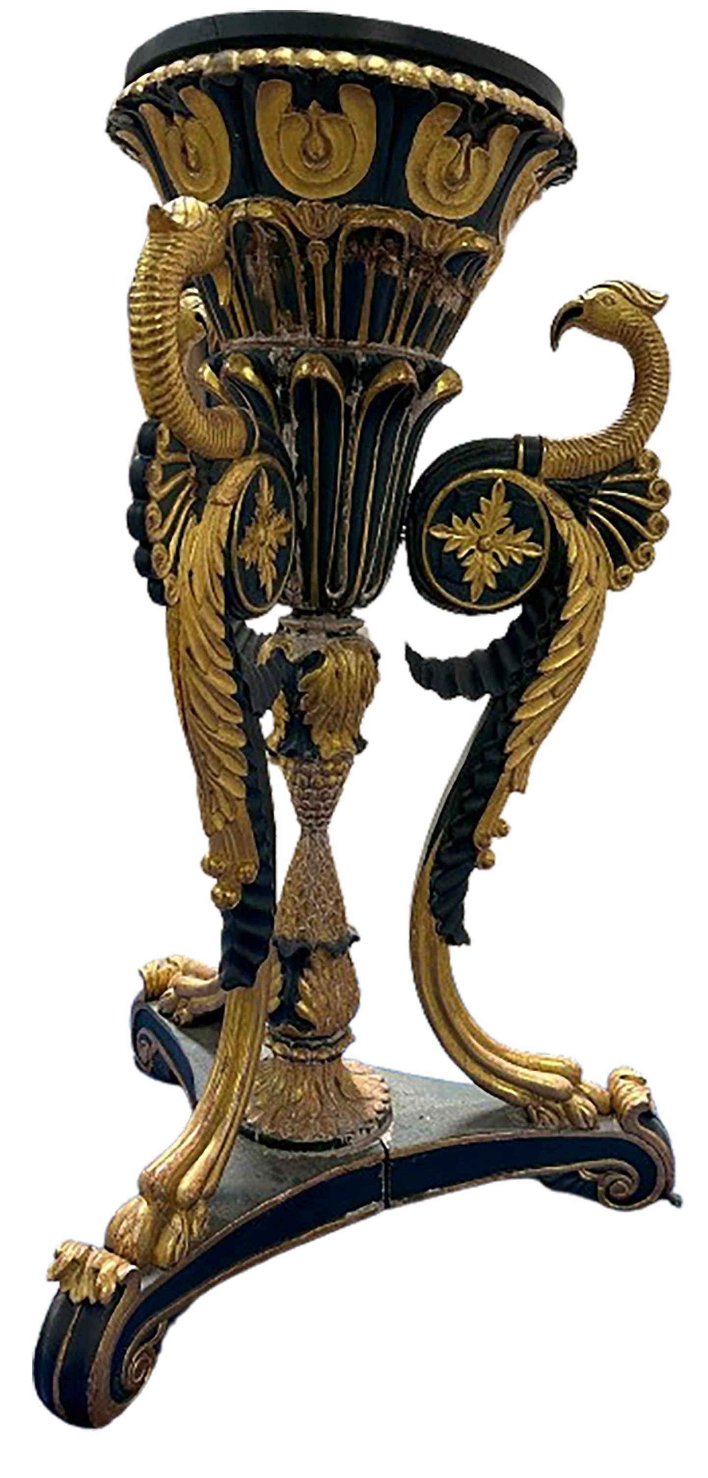 Jardinière Regency du 19e siècle avec sculptures en bois doré Bon état - En vente à Dallas, TX