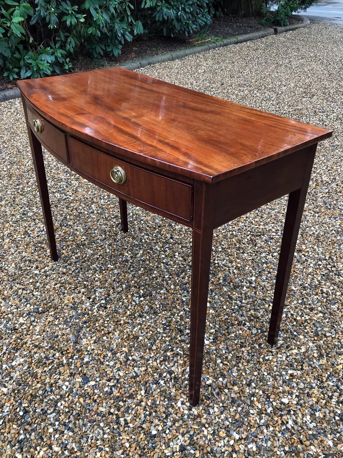 19th Century Regency Mahogany Bow Fronted Side Table (Britisch)