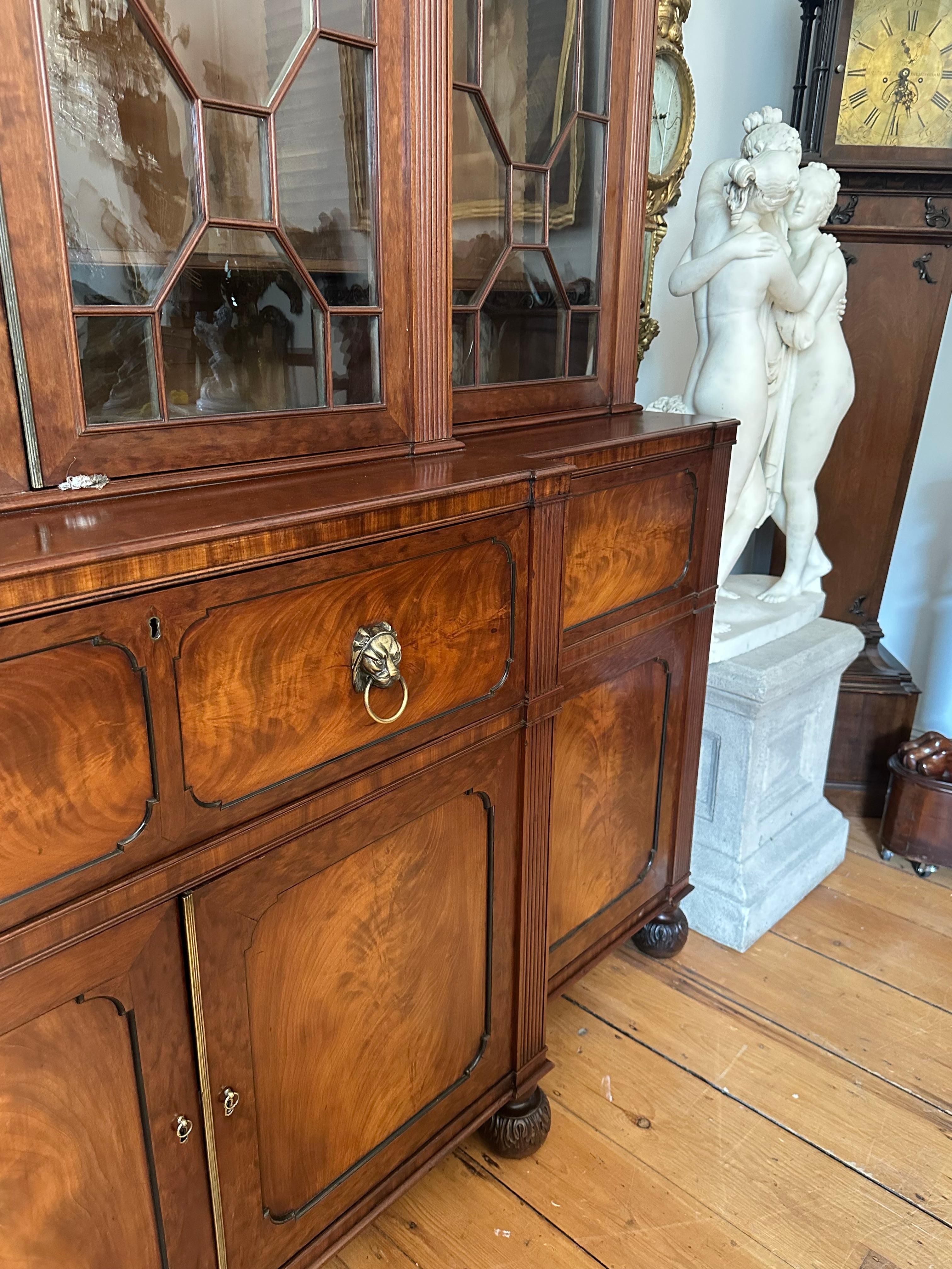Fronte di rottura in mogano Regency del XIX secolo In condizioni buone in vendita a Essex, MA