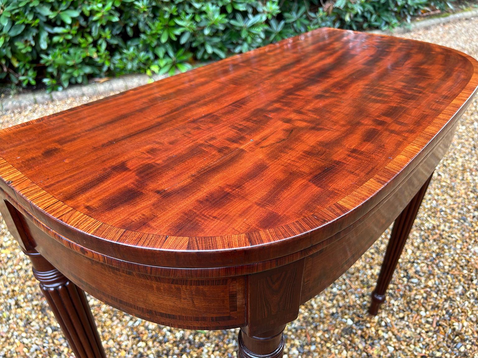 Table à cartes en forme de D en acajou de style Régence du 19e siècle Bon état - En vente à Richmond, Surrey