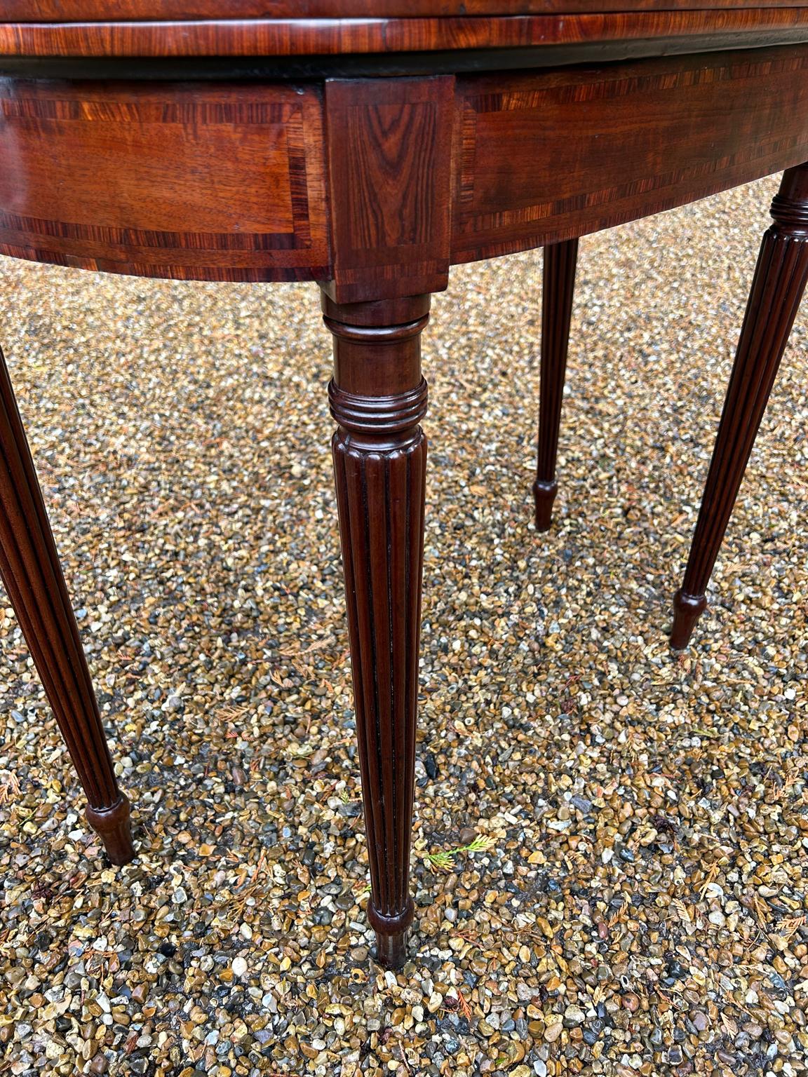 XIXe siècle Table à cartes en forme de D en acajou de style Régence du 19e siècle en vente
