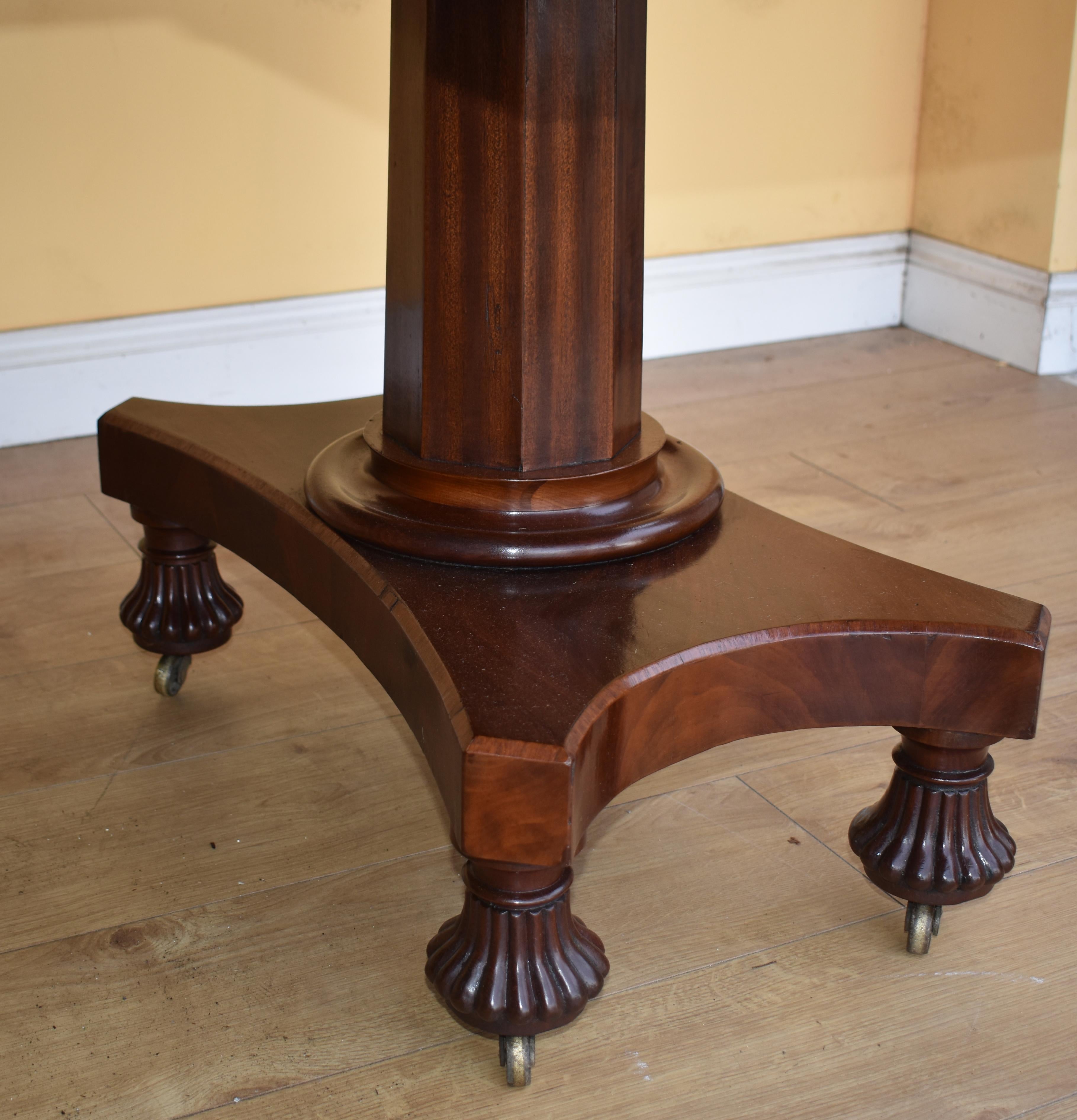 19th Century Regency Mahogany Dining Table For Sale 1