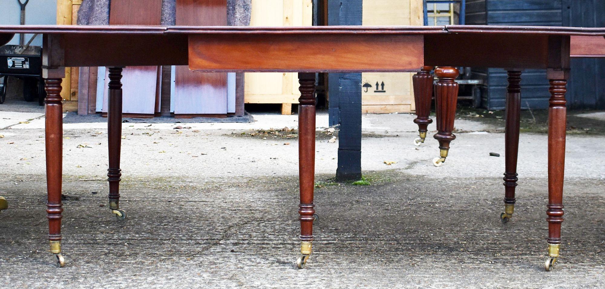 Table de salle à manger à piédestal en acajou de style Régence du 19e siècle Bon état - En vente à Chelmsford, Essex