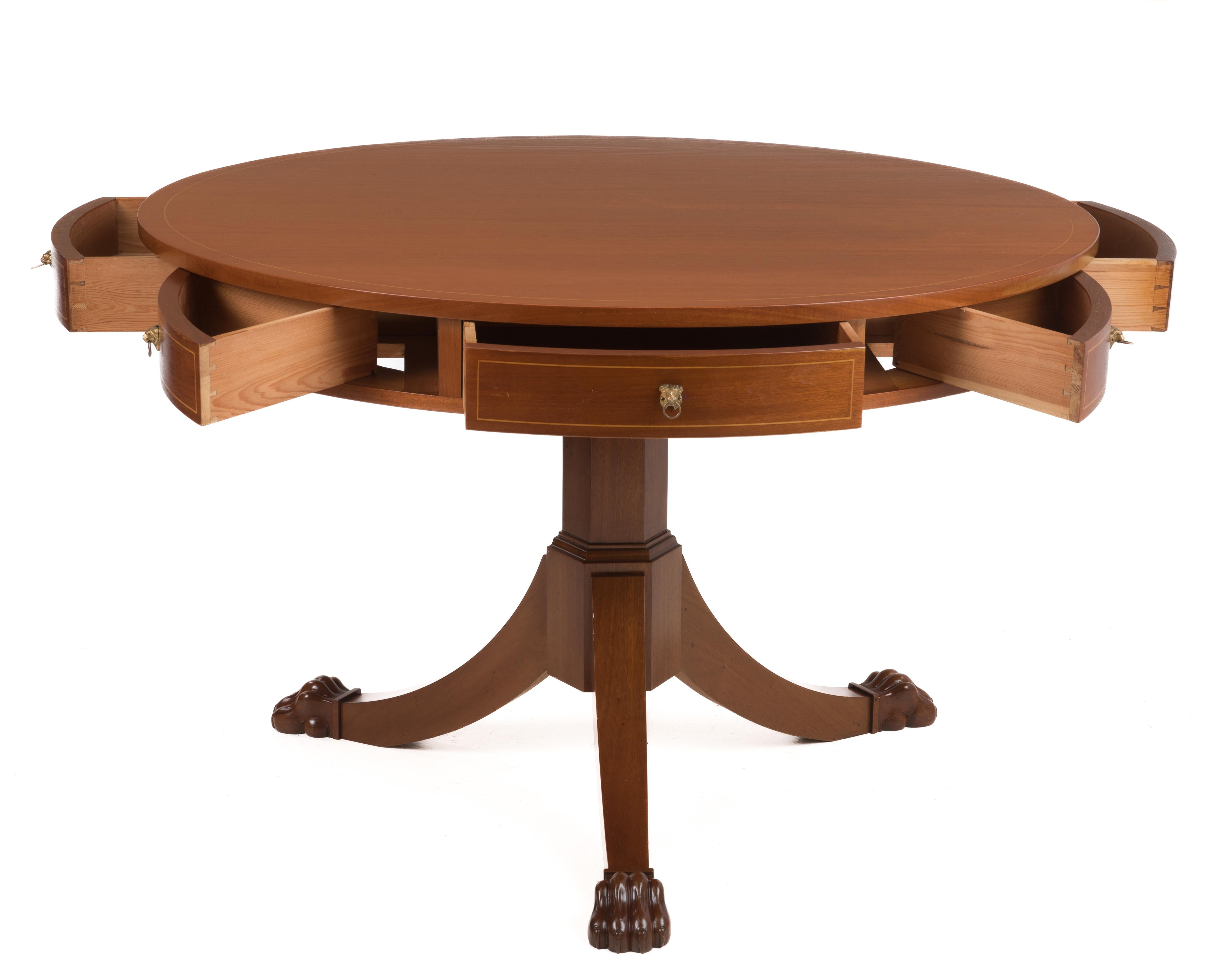 Regency Table de location rotative en acajou de style Régence du 19e siècle Pieds de patte de style Régence en vente