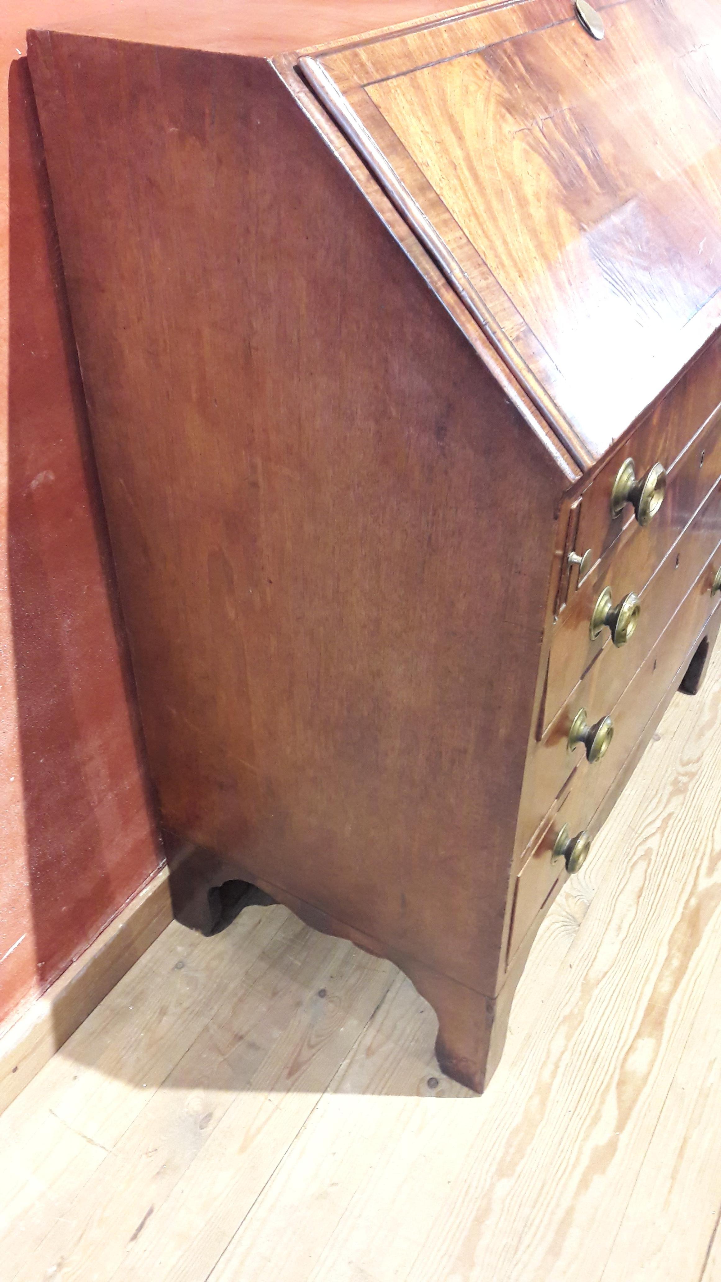 Marvellous mahogany secretaire with small drawers inside. Great patine of the wood. A real Classic piece.