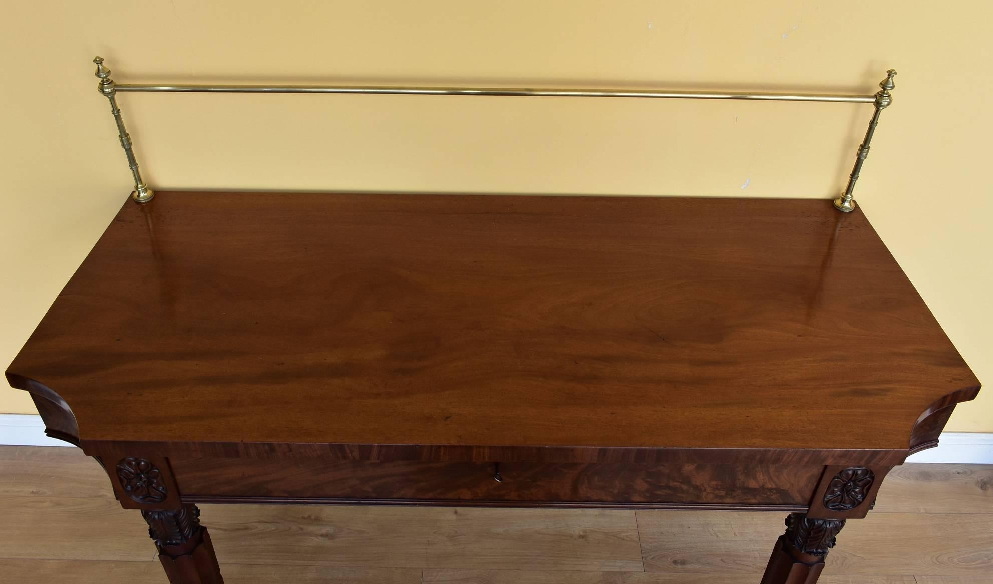 Tavolo da portata/sideboard in mogano Regency del XIX secolo in vendita 3